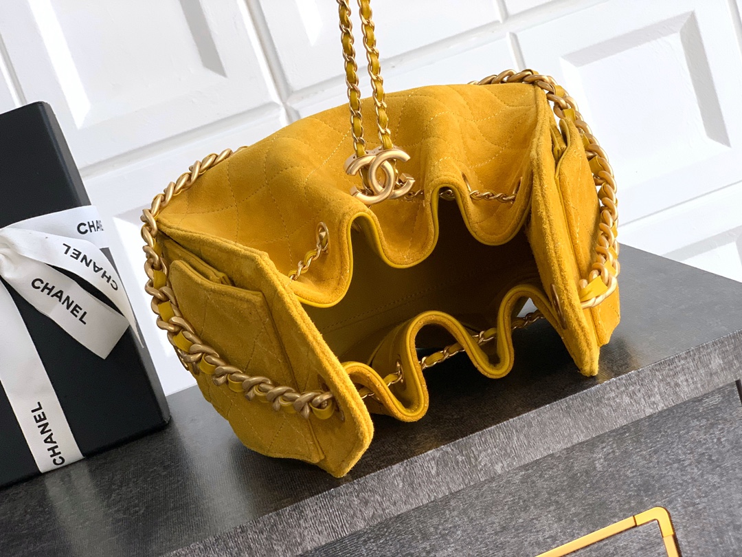 Chanel Basic Bag Gold M-l