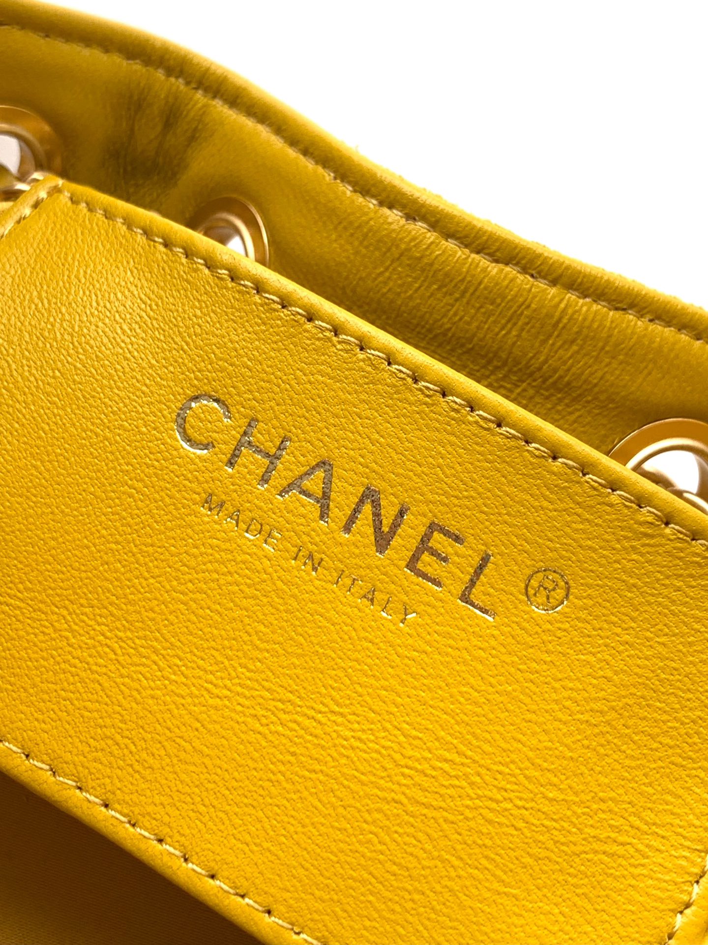 Chanel Basic Bag Gold M-l