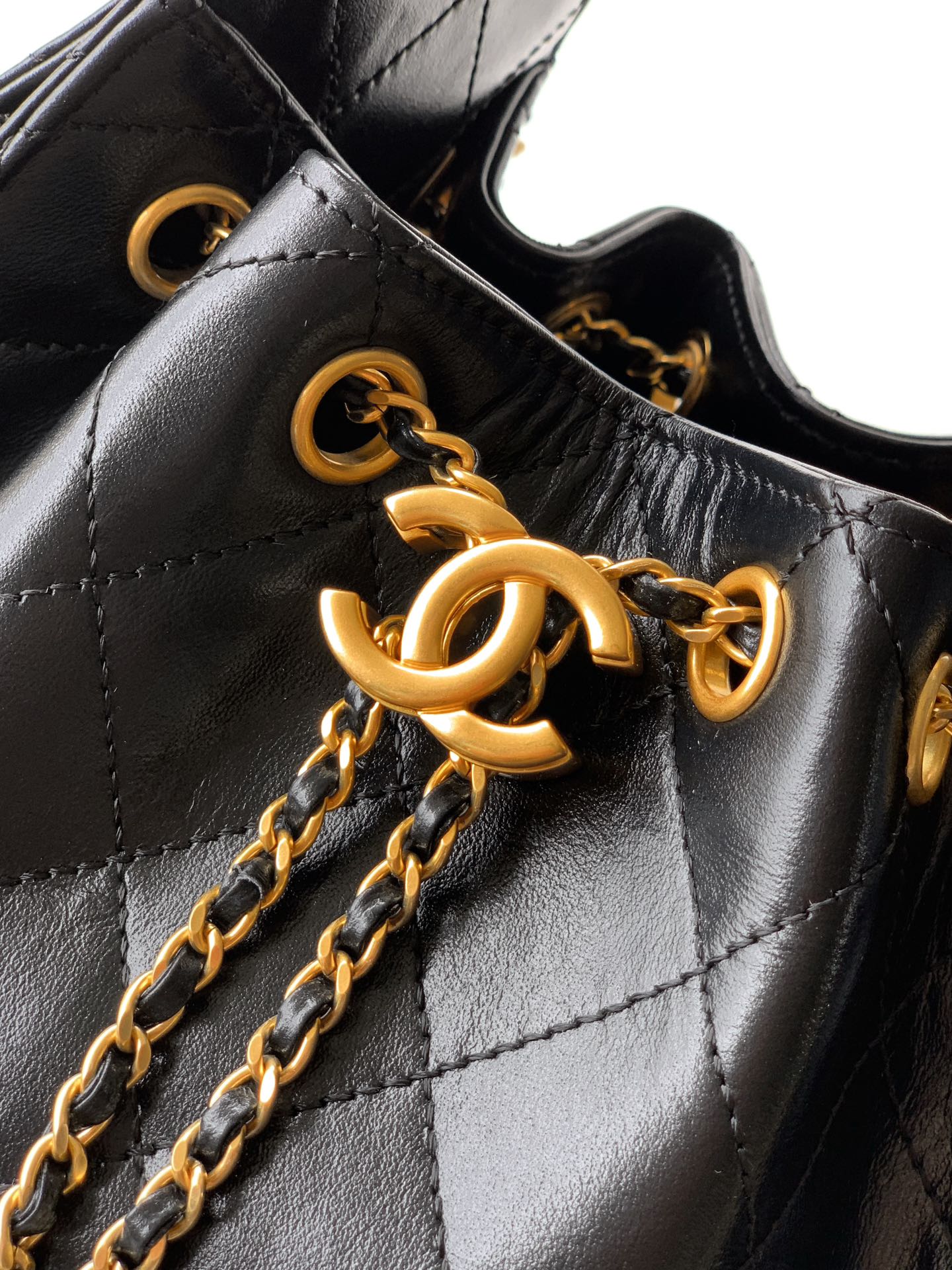 Chanel Basic Bag Gold M-l