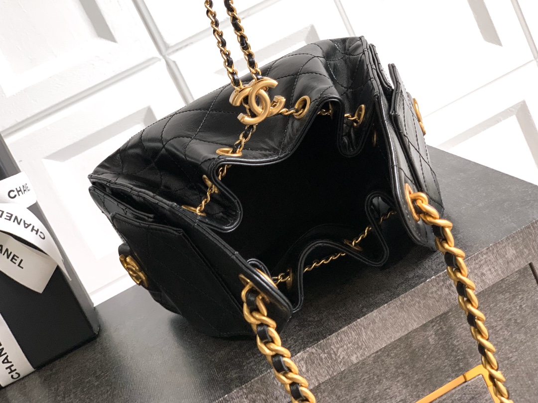 Chanel Basic Bag Gold M-l