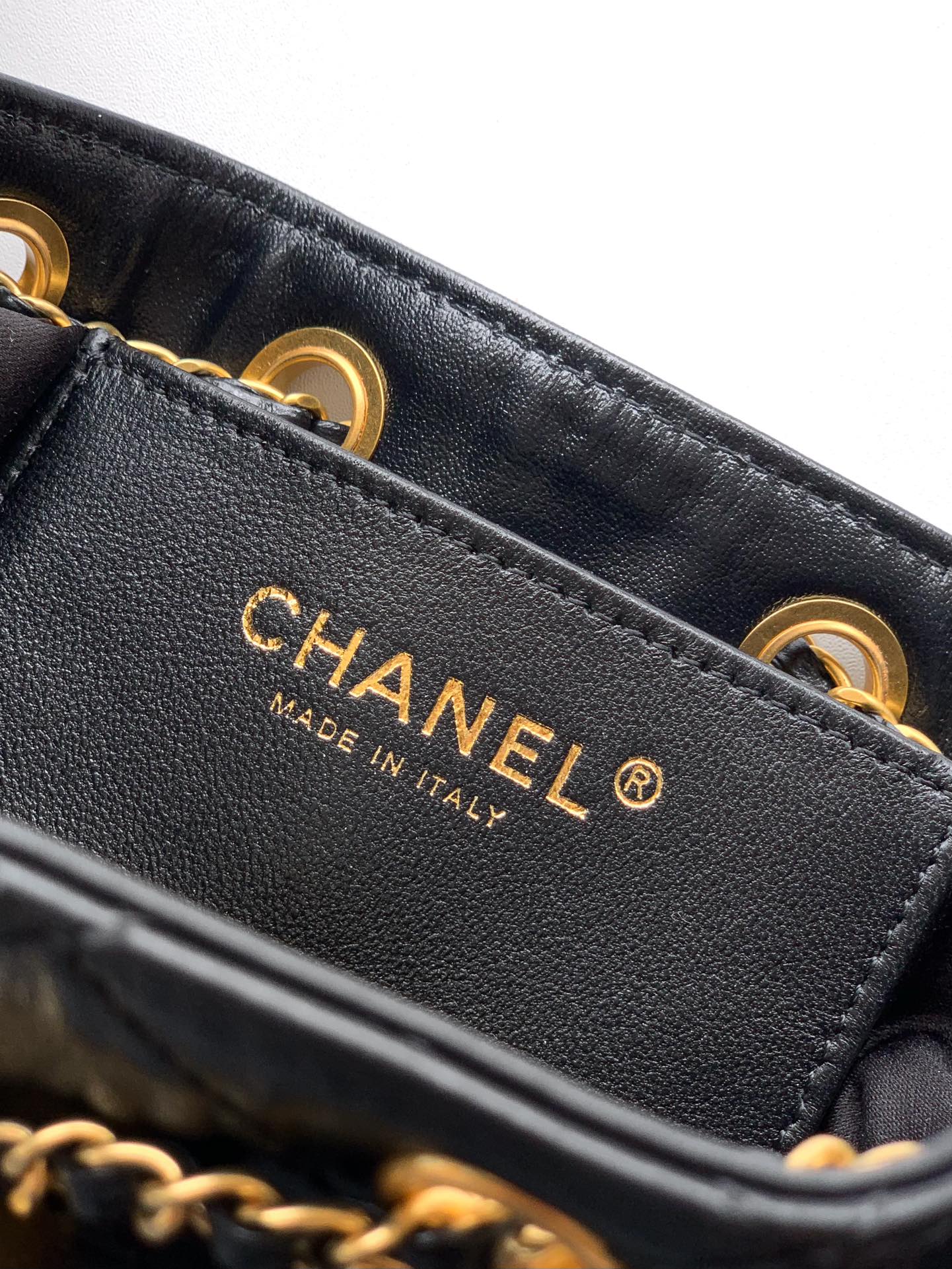 Chanel Basic Bag Gold M-l