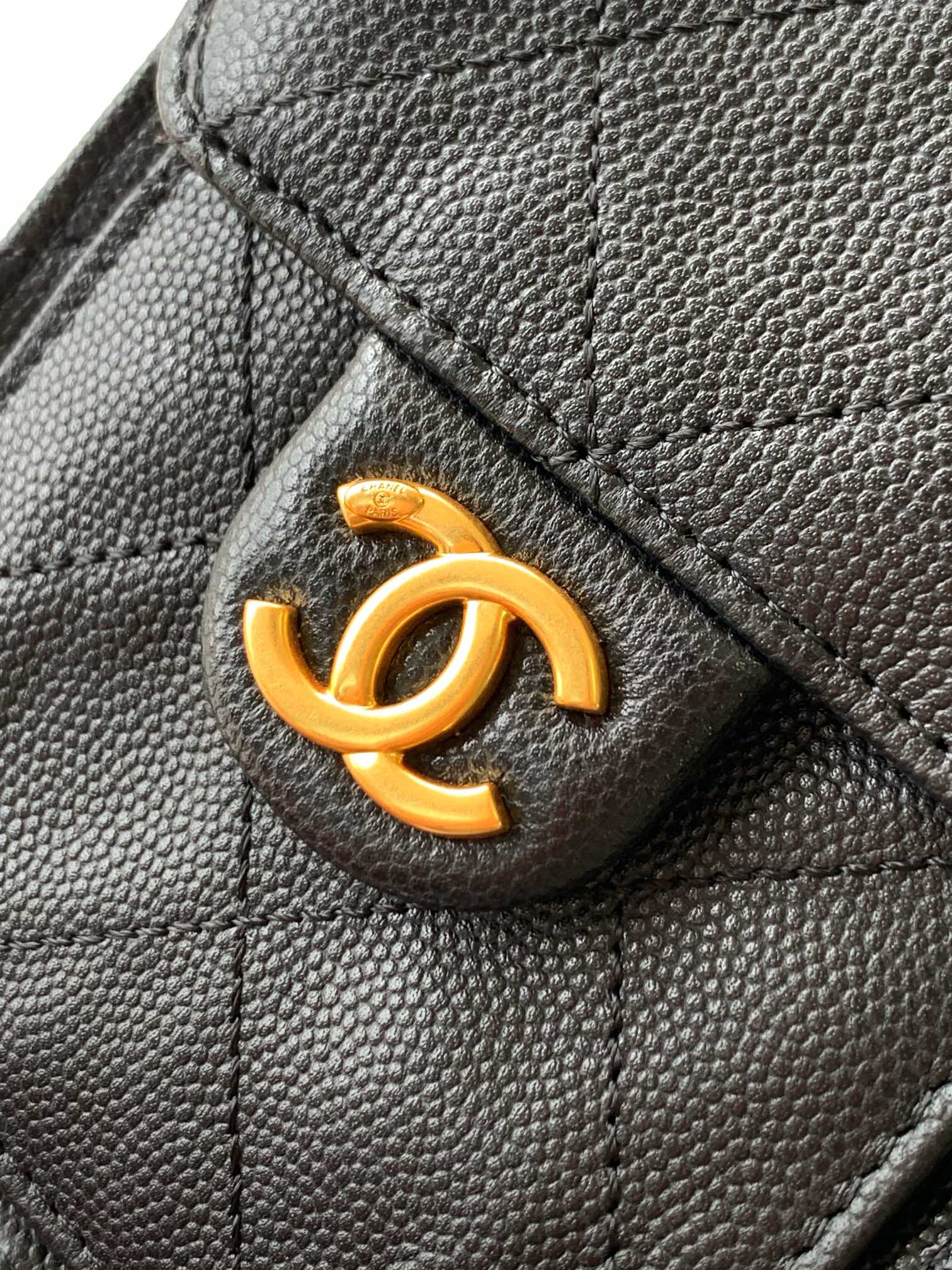 Chanel Basic Bag Gold M-l