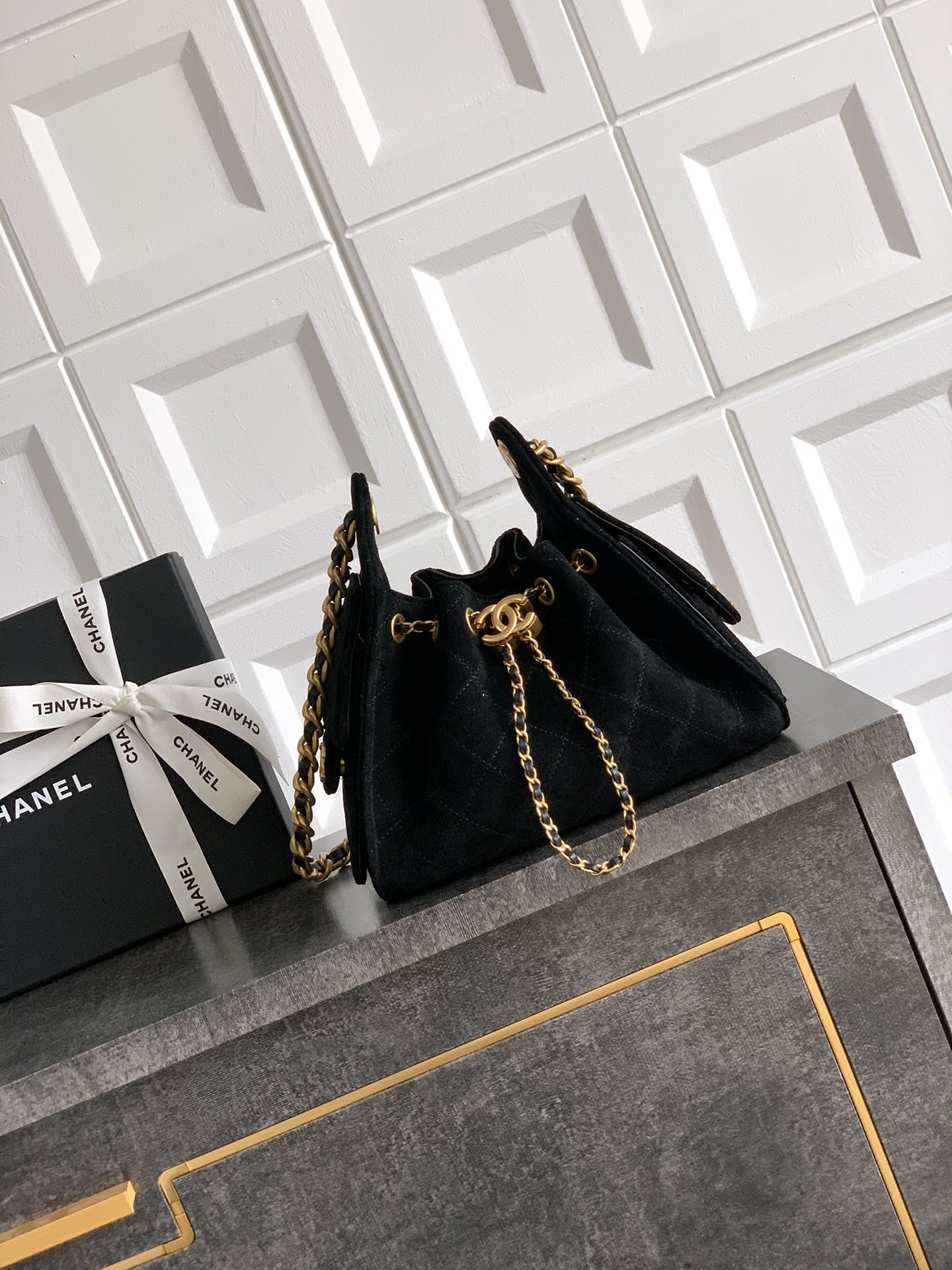 Chanel Basic Bag Black M-l