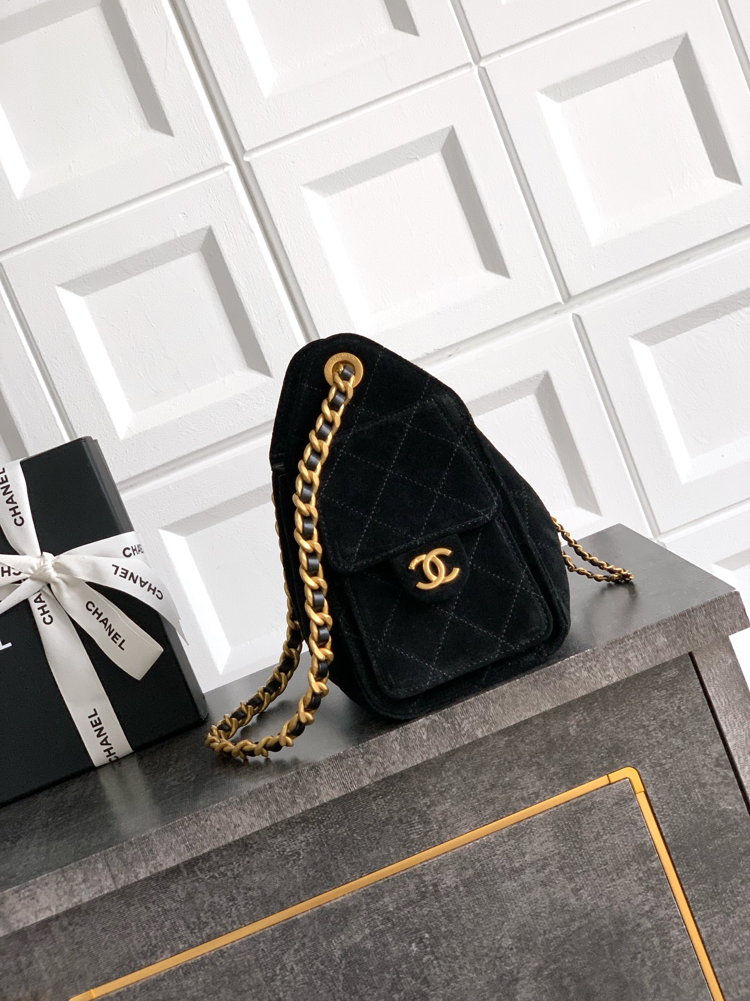 Chanel Basic Bag Black M-l