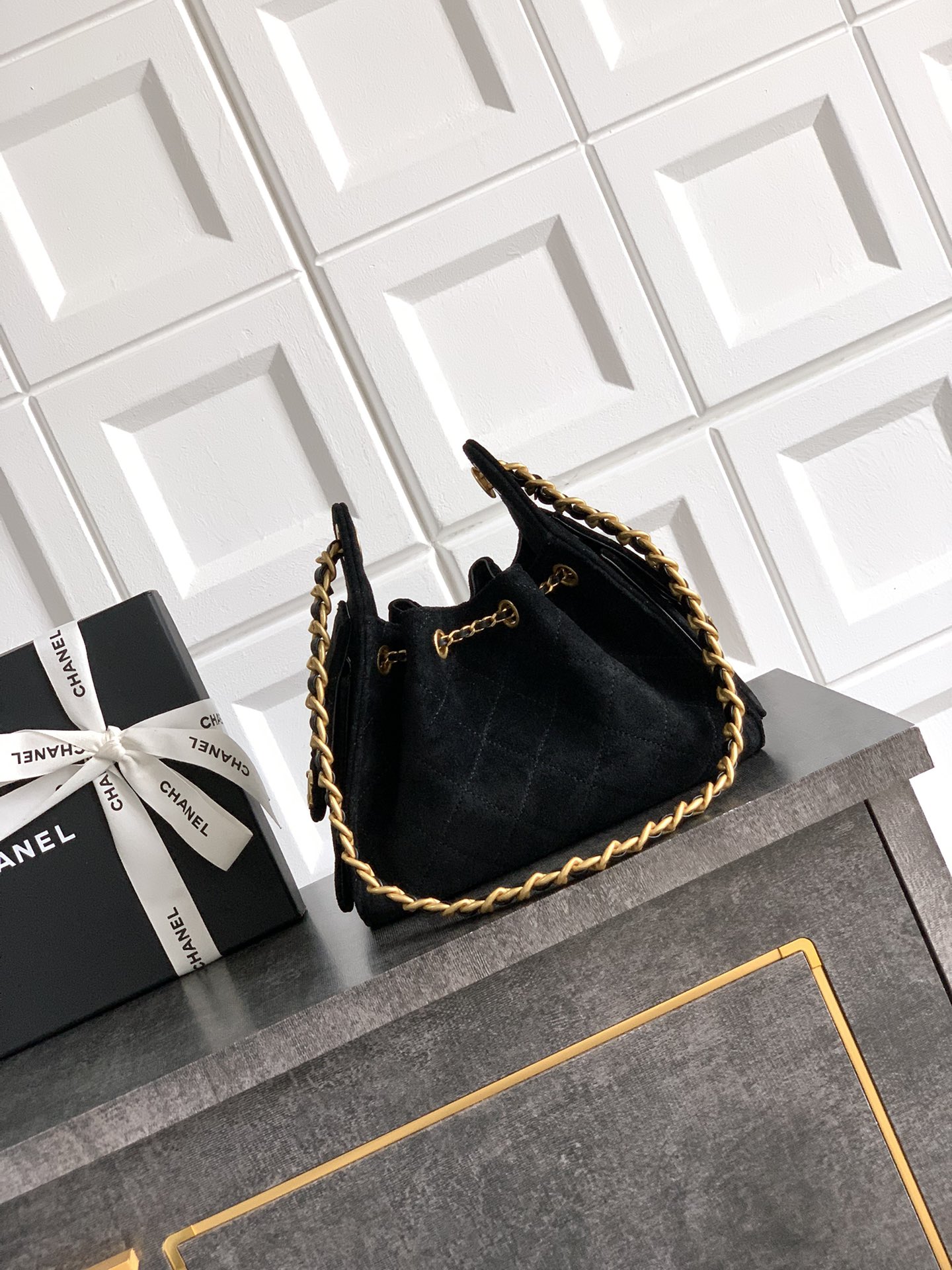 Chanel Basic Bag Black M-l
