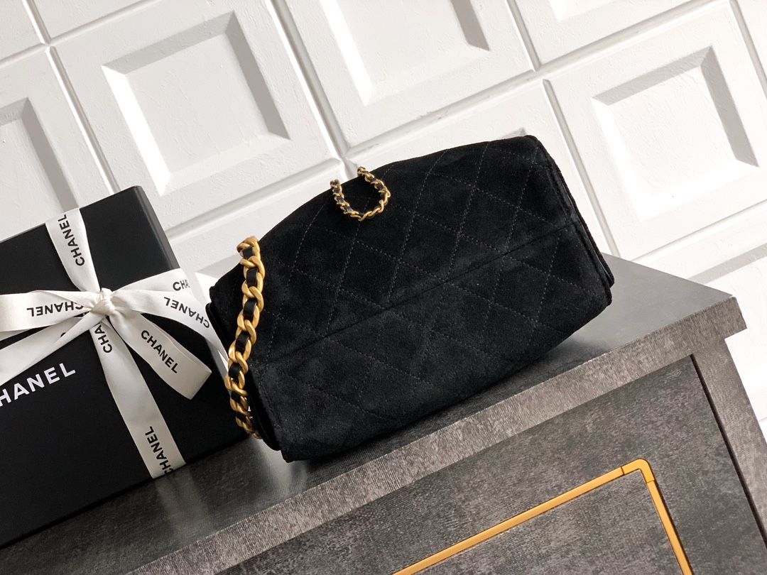 Chanel Basic Bag Black M-l