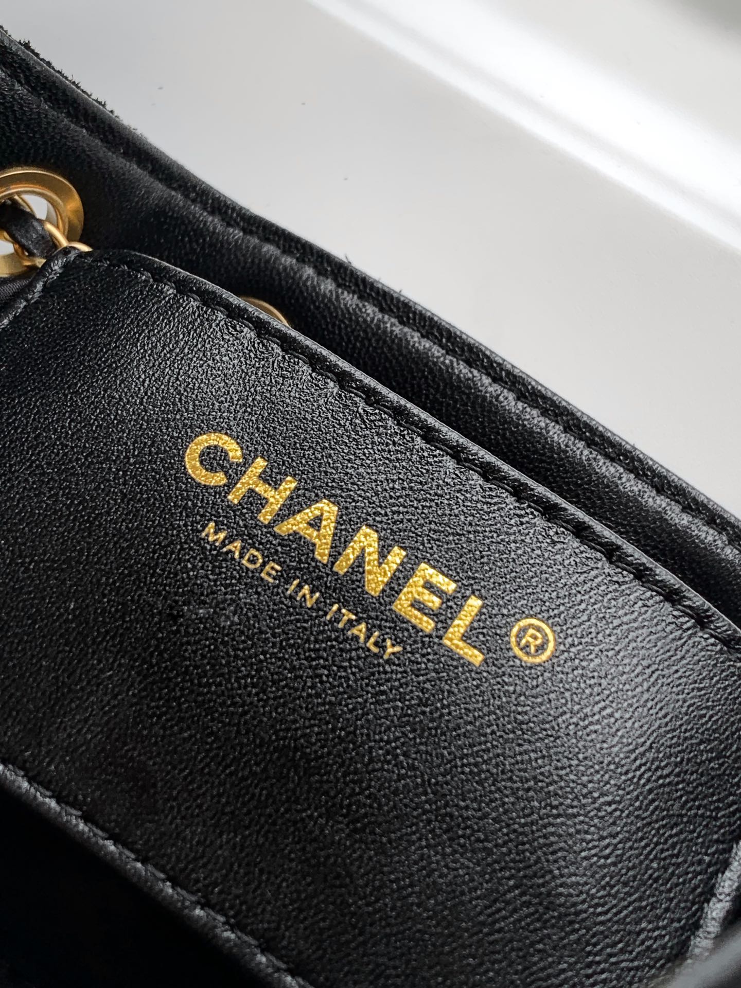 Chanel Basic Bag Black M-l