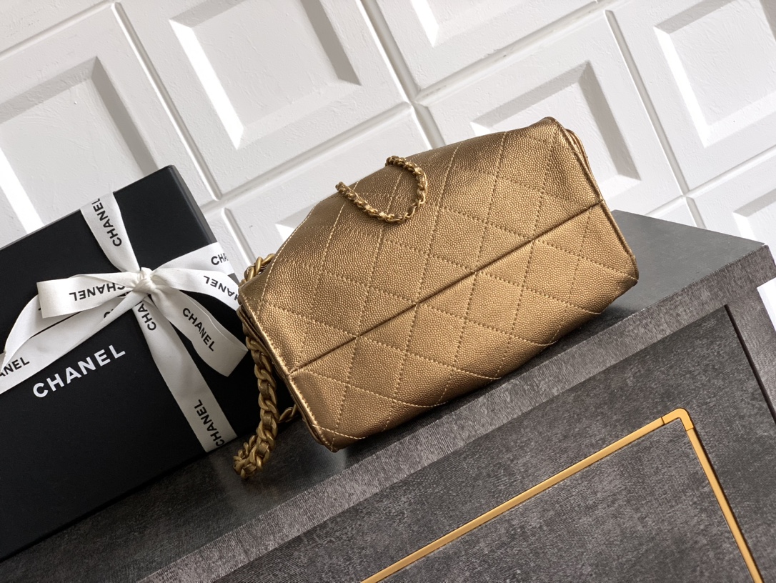 Chanel Basic Bag Gold M-l