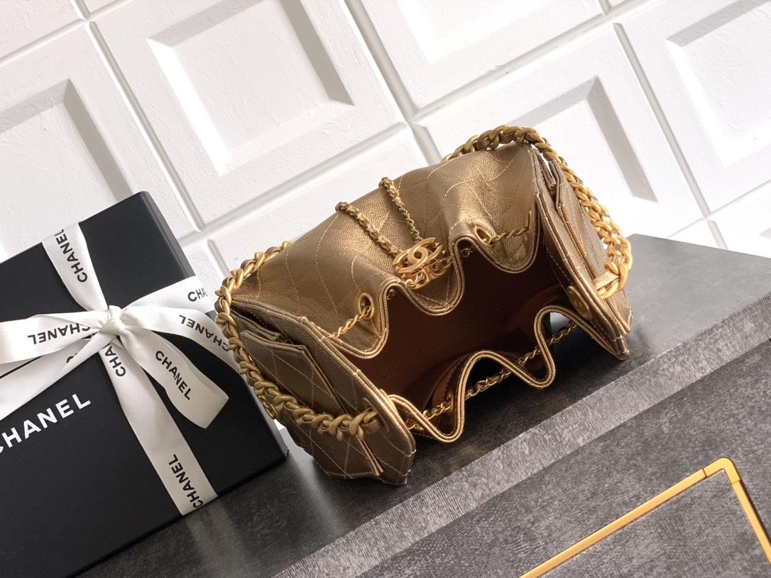 Chanel Basic Bag Gold M-l