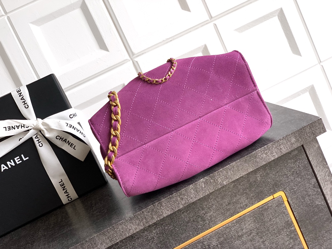 Chanel Basic Bag Gold M-l