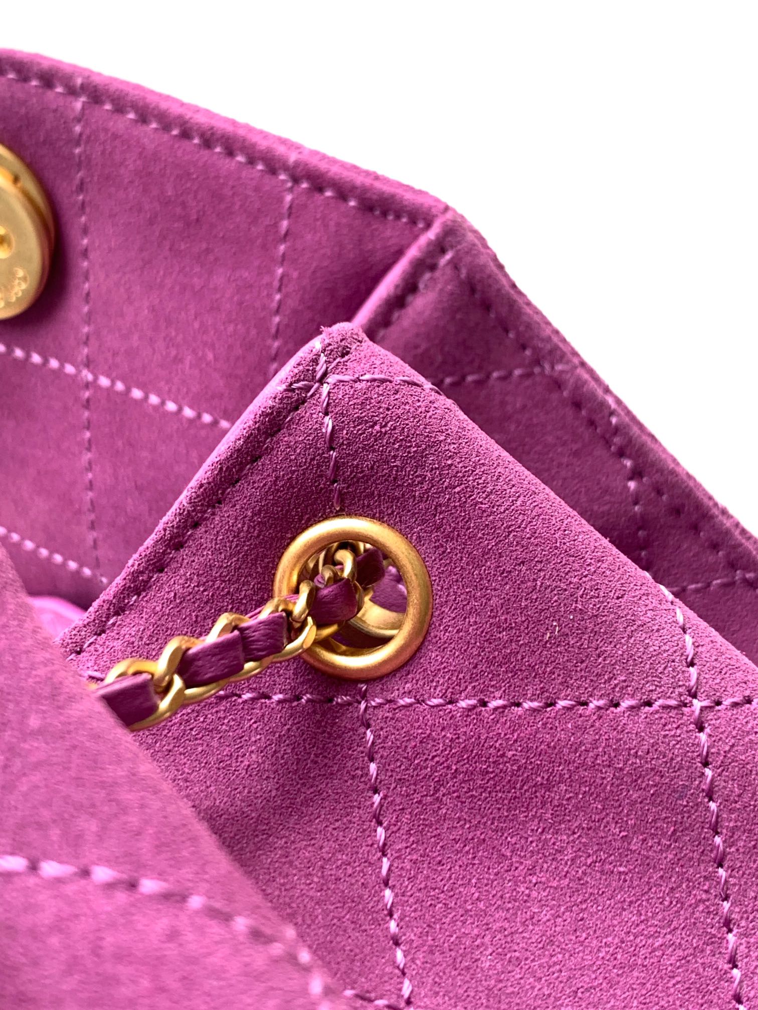 Chanel Basic Bag Gold M-l