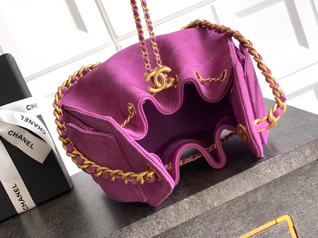 Chanel Basic Bag Gold M-l