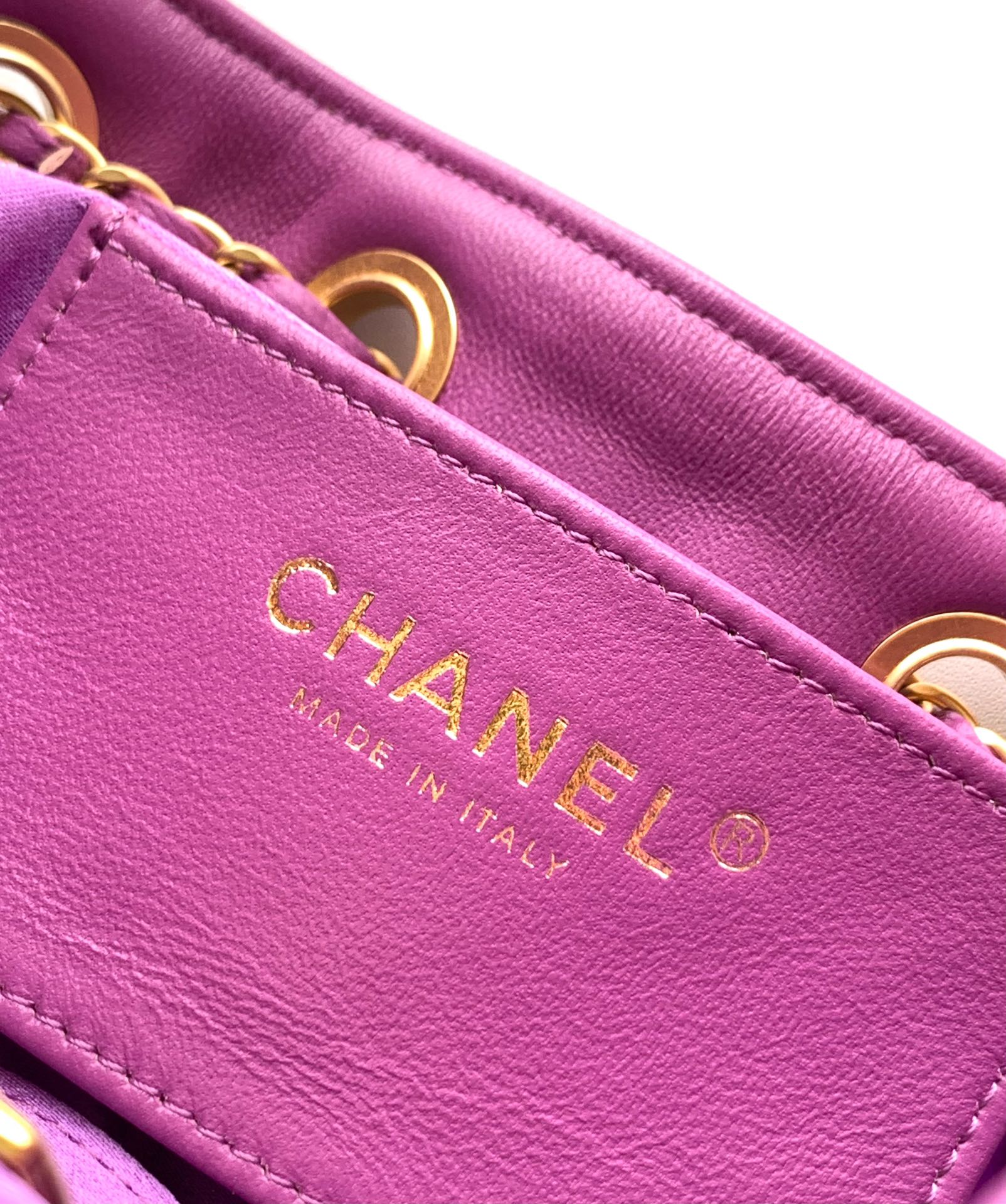 Chanel Basic Bag Gold M-l