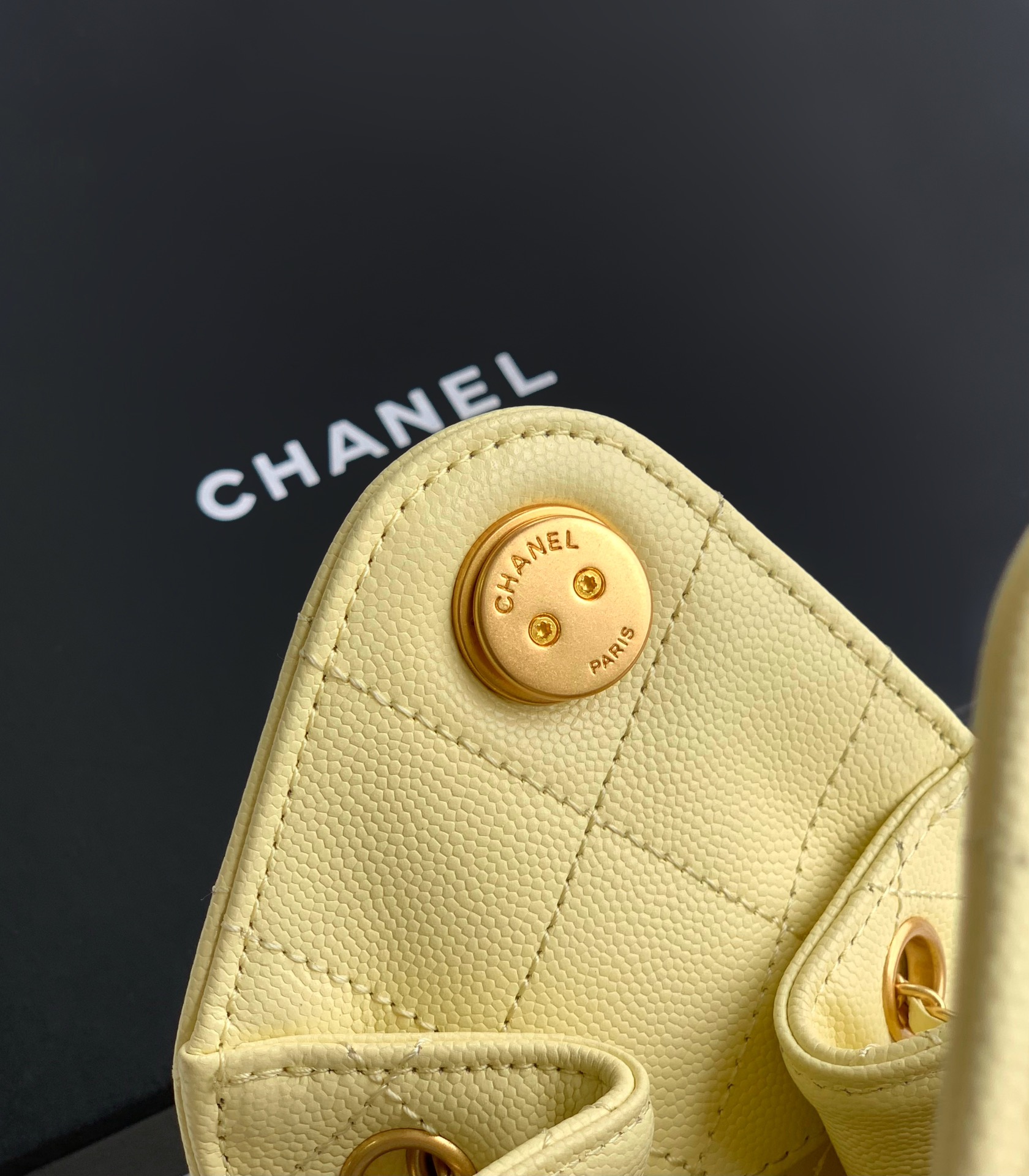 Chanel Basic Bag Gold M-l