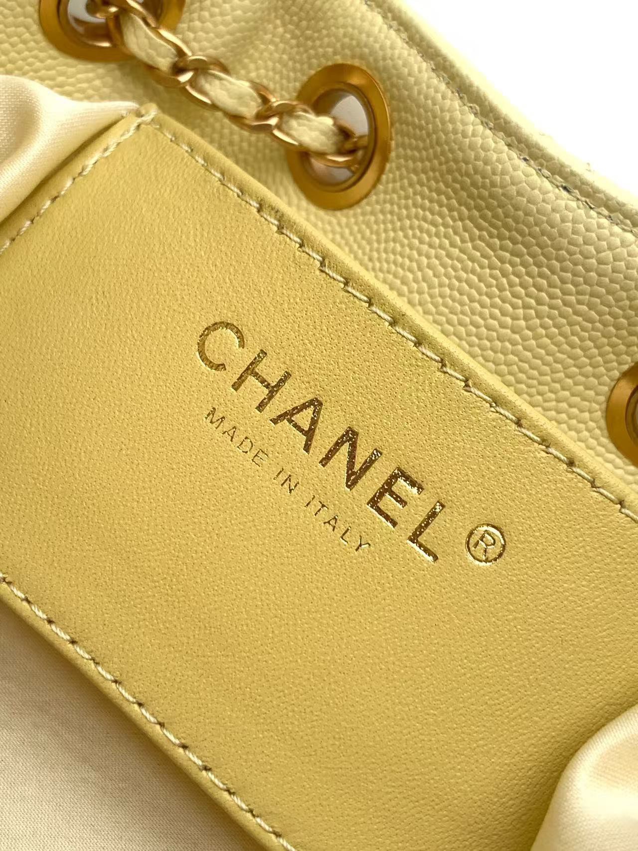 Chanel Basic Bag Gold M-l