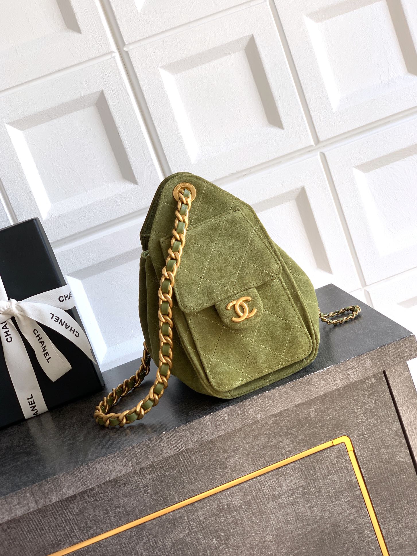 Chanel Basic Bag Gold M-l