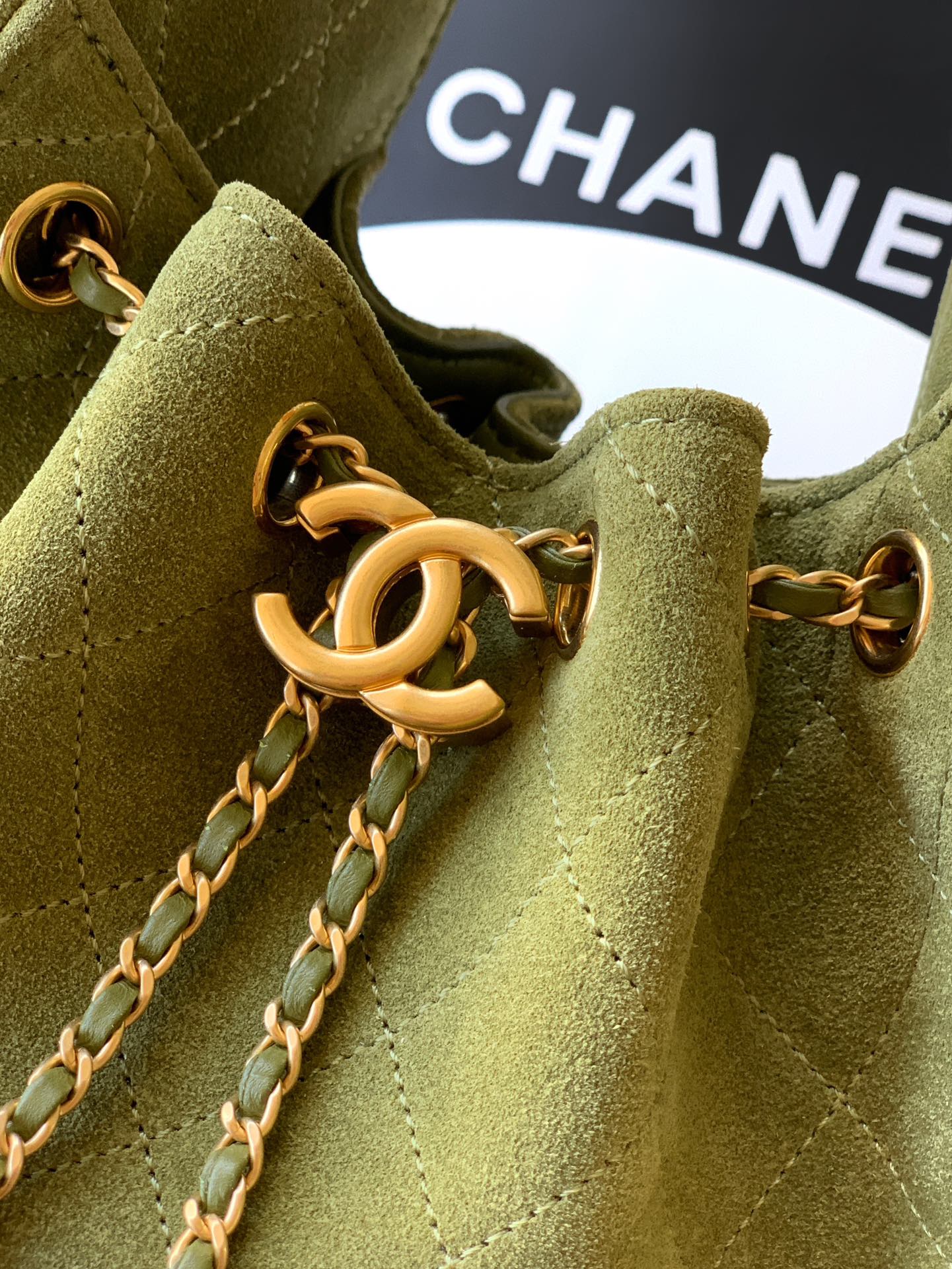 Chanel Basic Bag Gold M-l