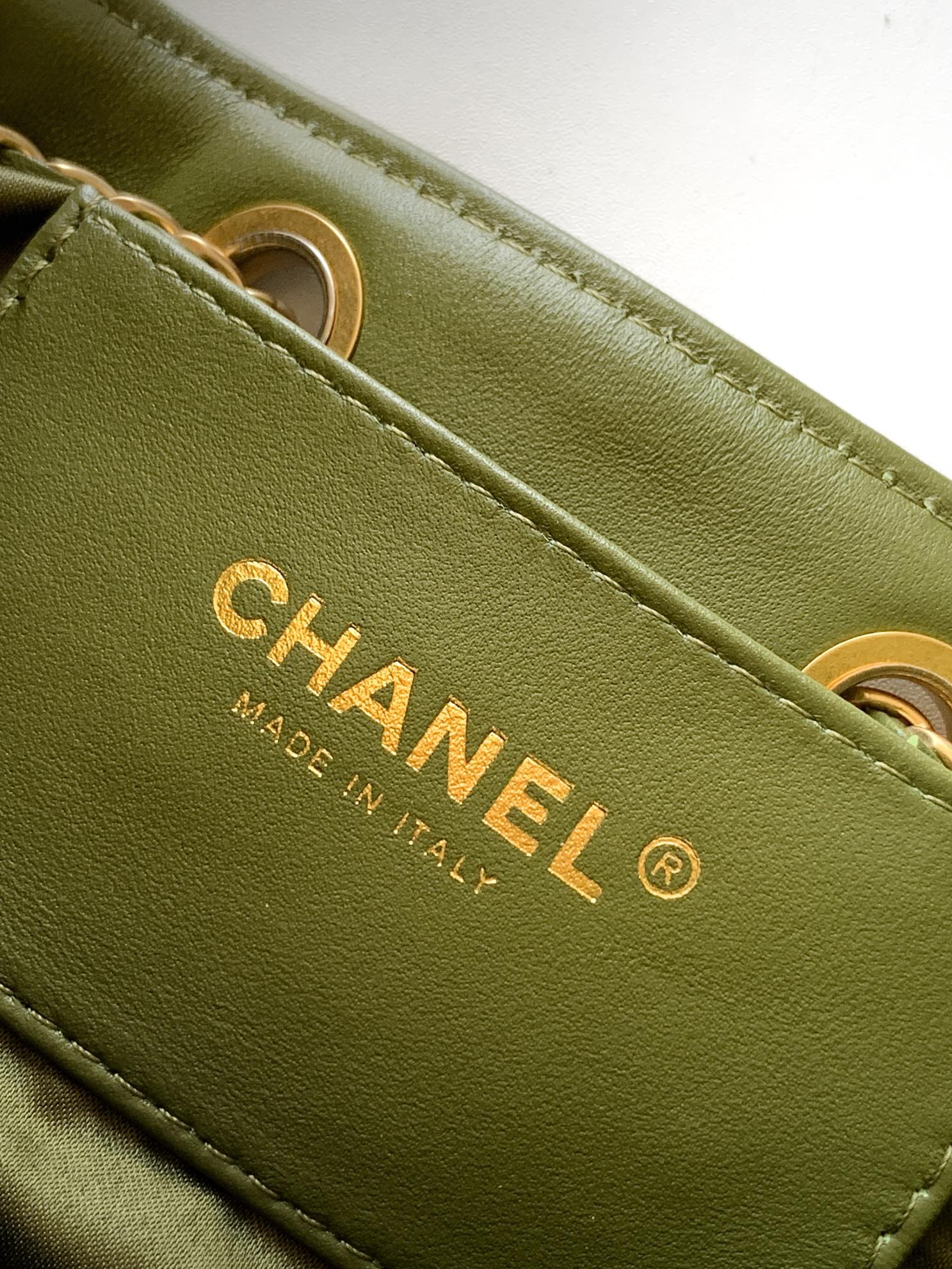 Chanel Basic Bag Gold M-l