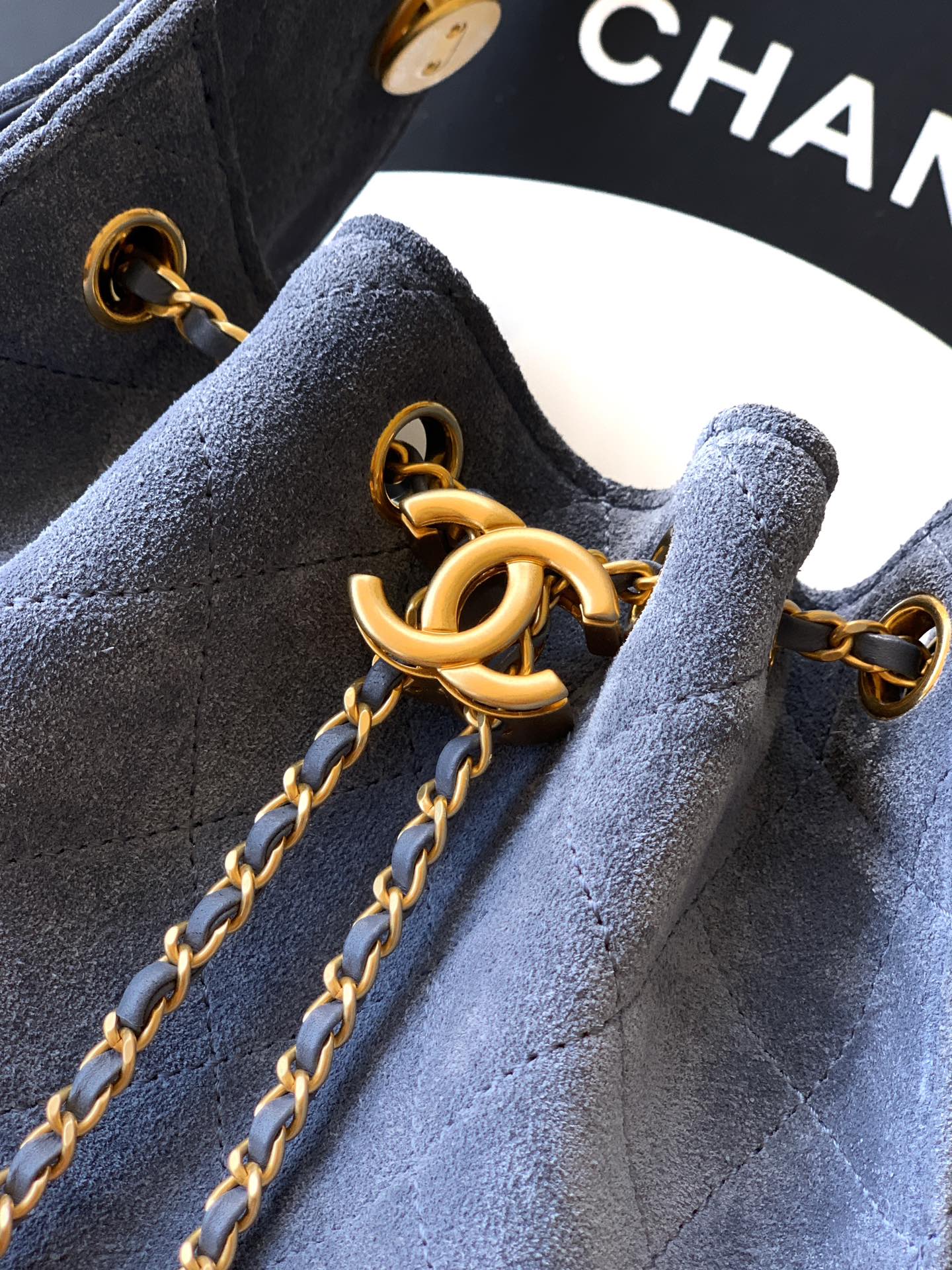 Chanel Basic Bag Gold M-l