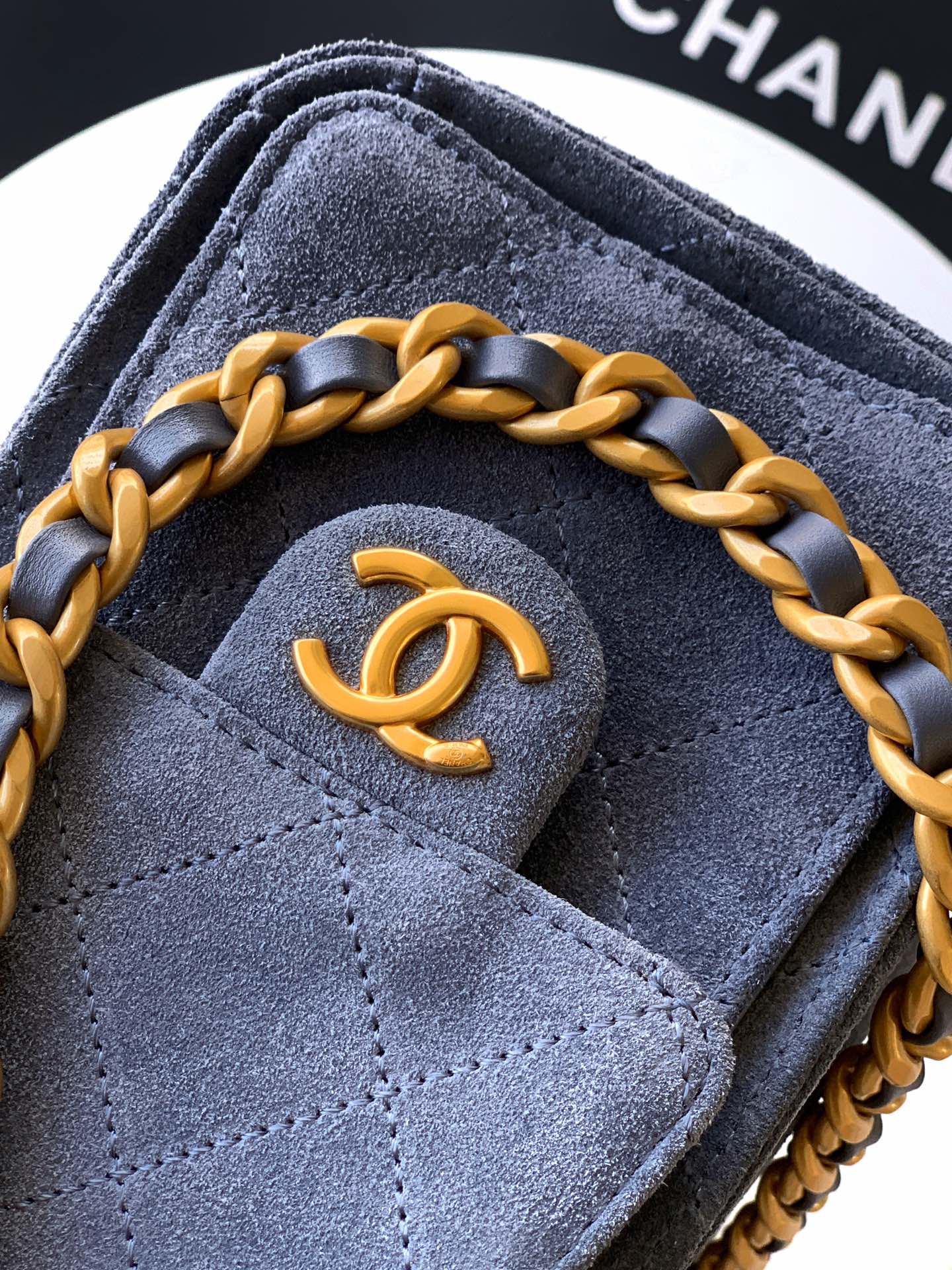 Chanel Basic Bag Gold M-l