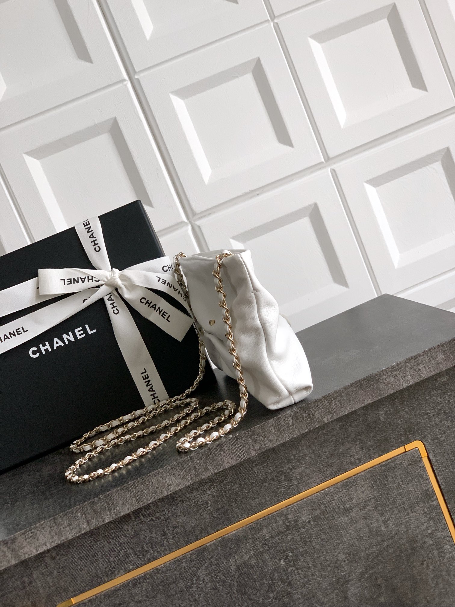 Chanel Tote Bag White M-l-s