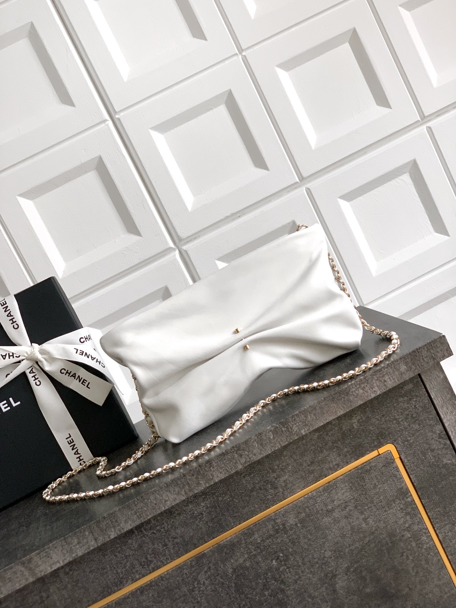 Chanel Tote Bag White M-l-s