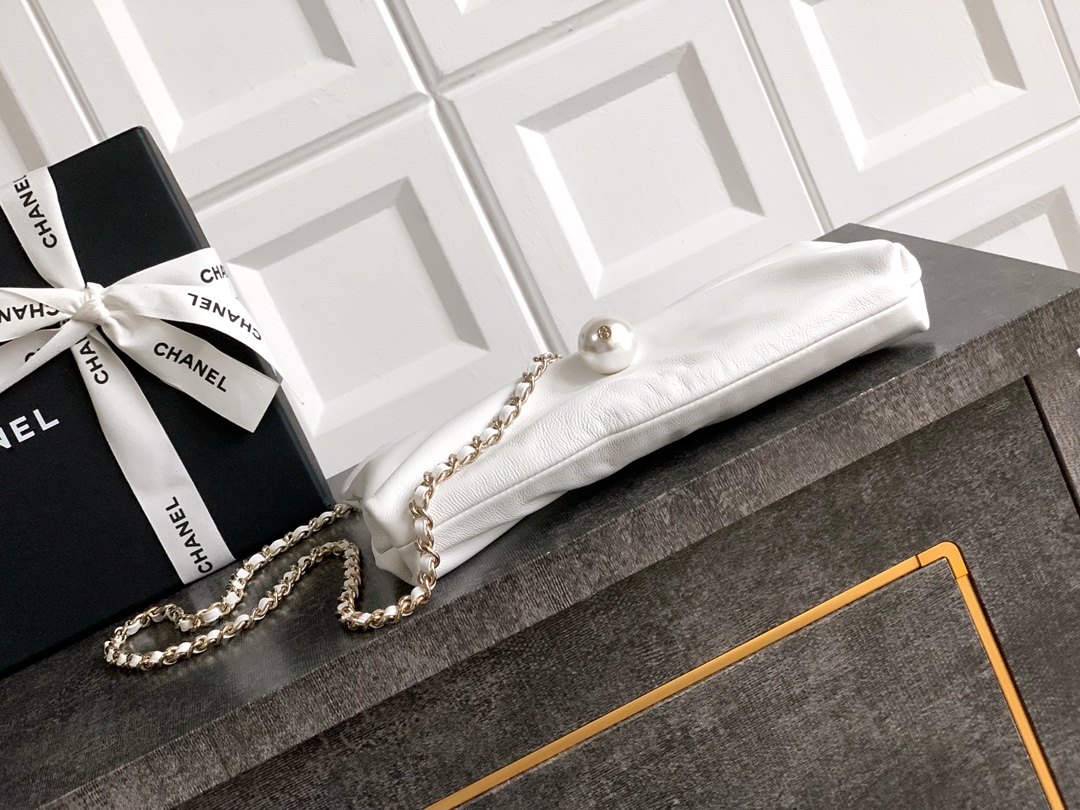 Chanel Tote Bag White M-l-s