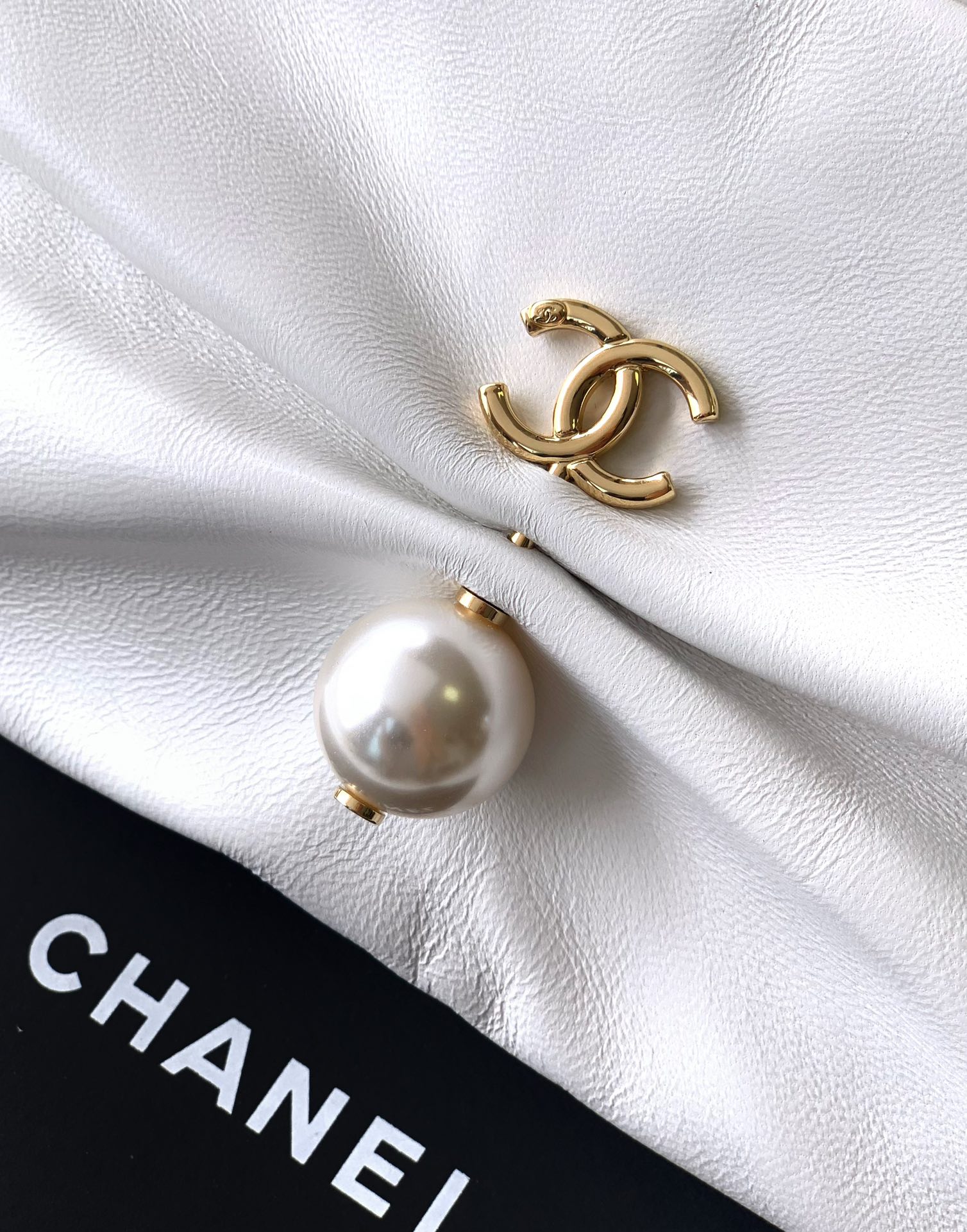 Chanel Tote Bag White M-l-s