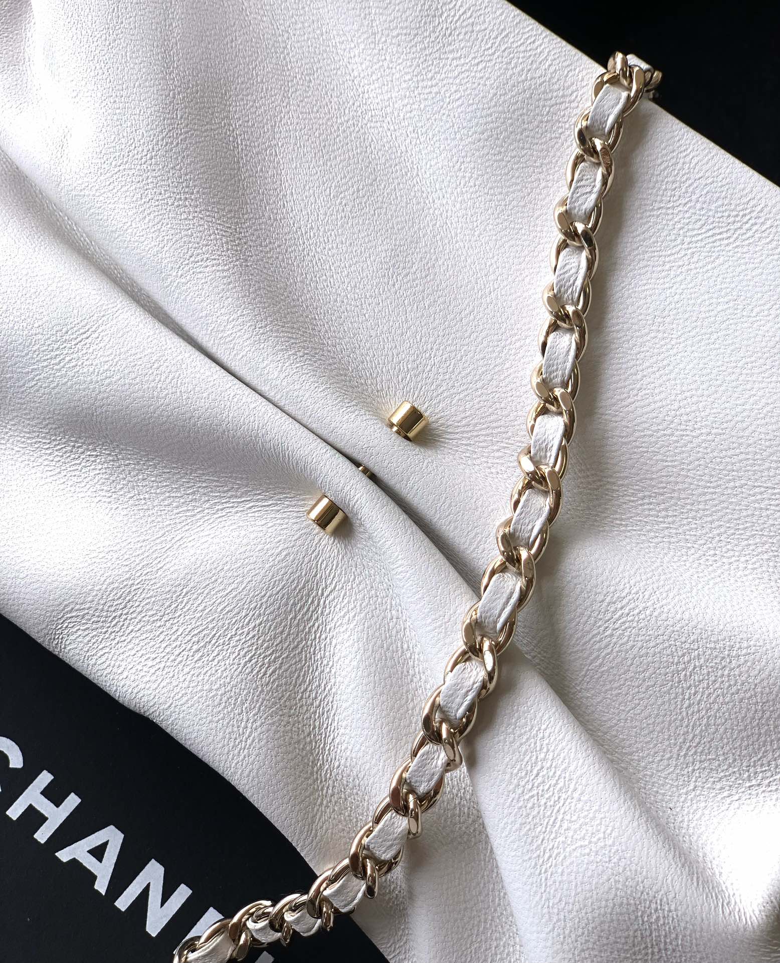 Chanel Tote Bag White M-l-s