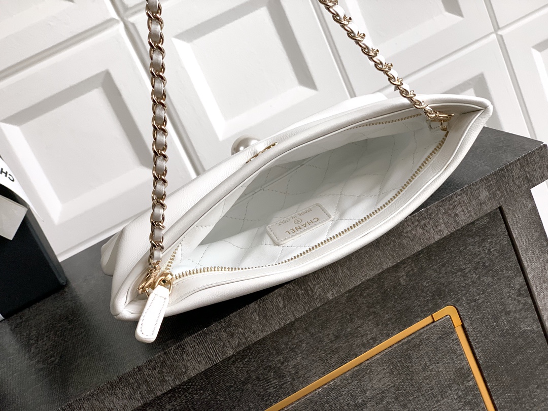 Chanel Tote Bag White M-l-s