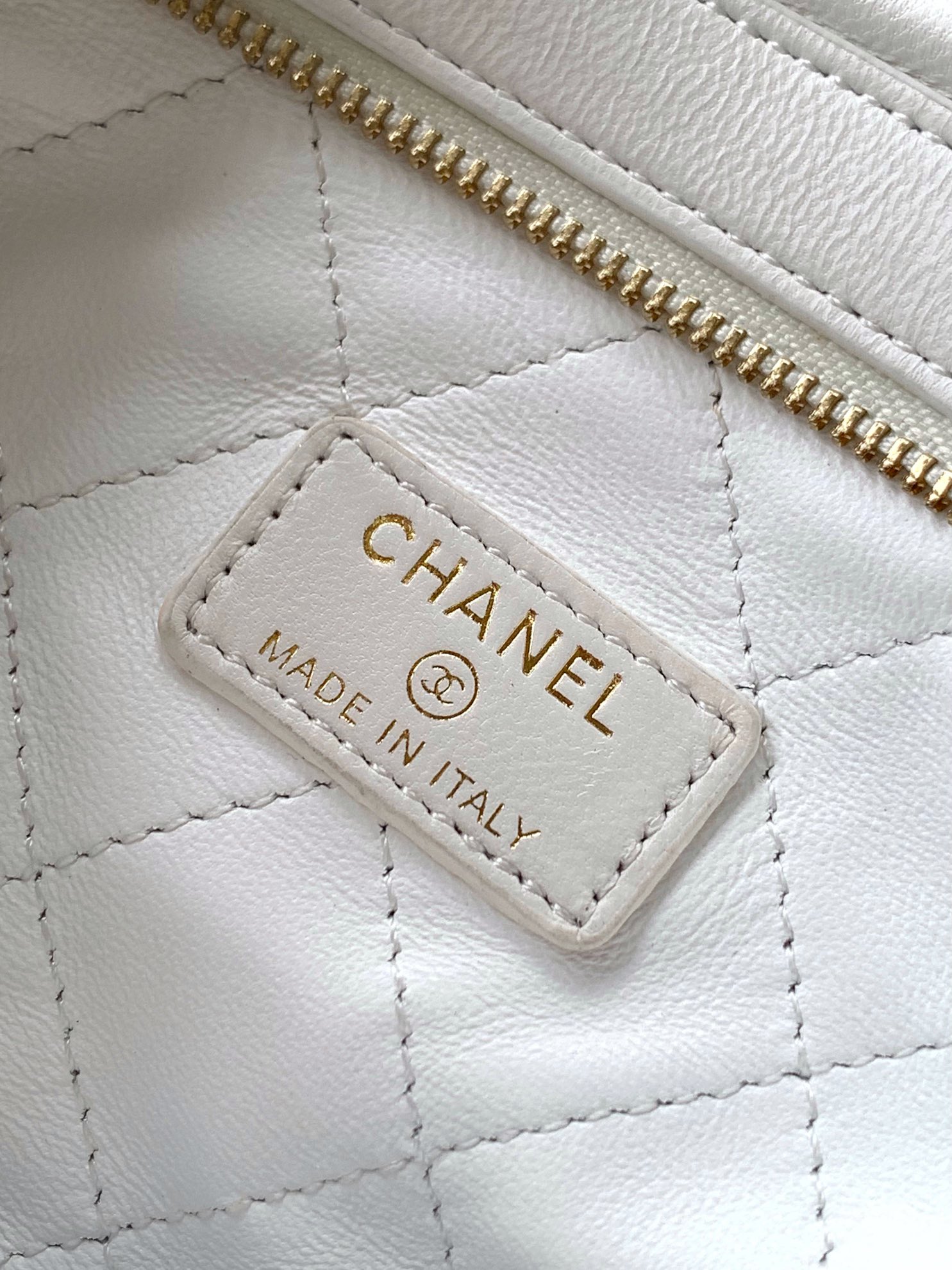 Chanel Tote Bag White M-l-s