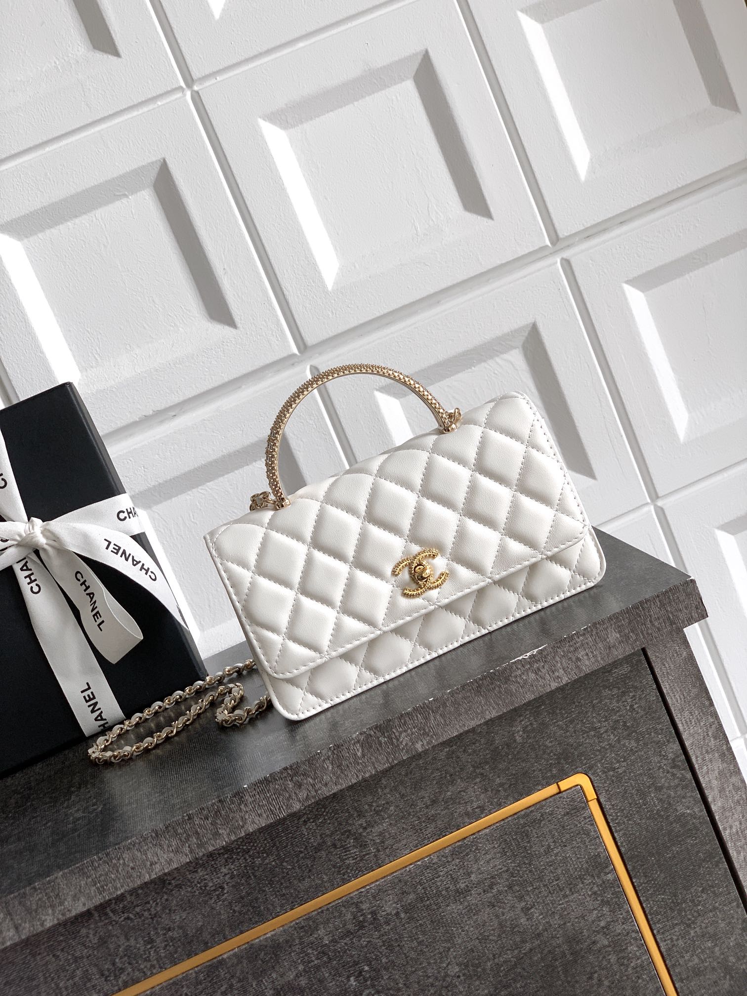 Chanel Basic Bag M-l