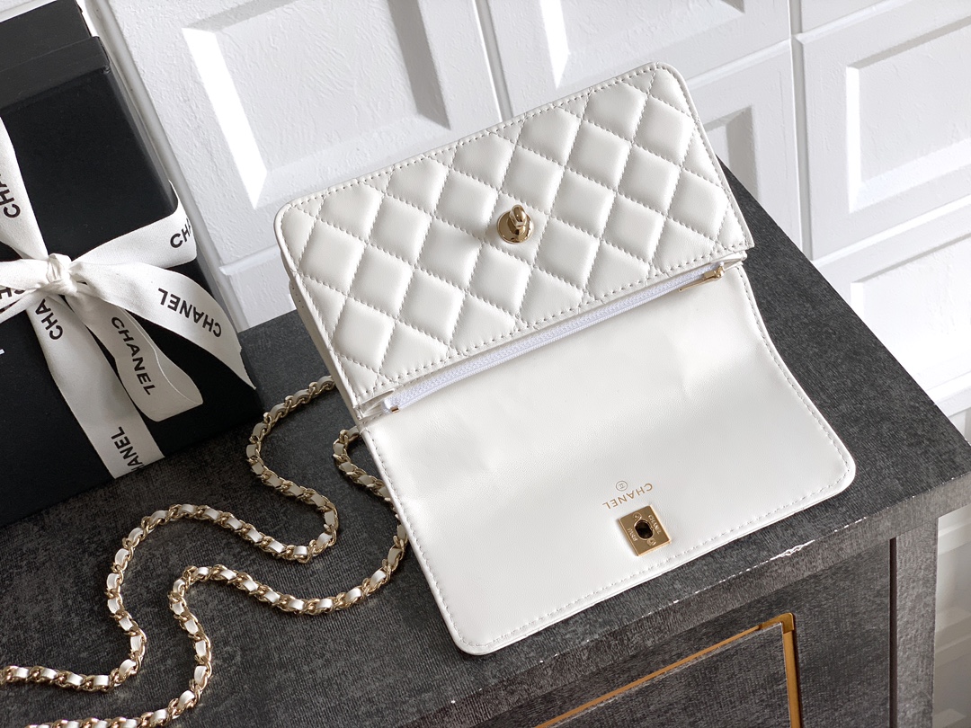 Chanel Basic Bag M-l