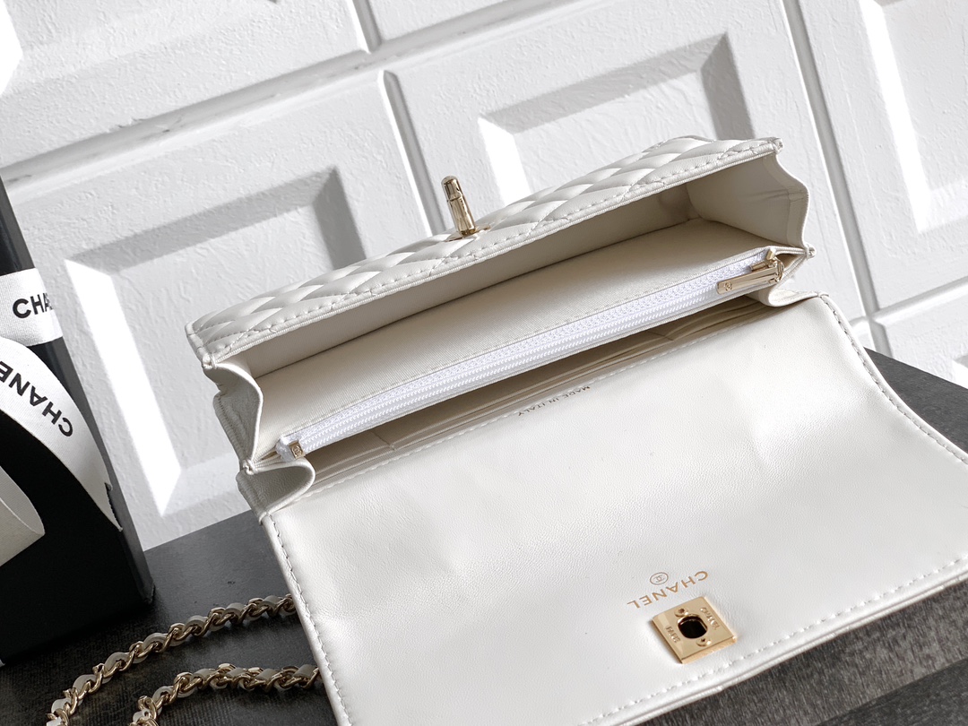 Chanel Basic Bag M-l