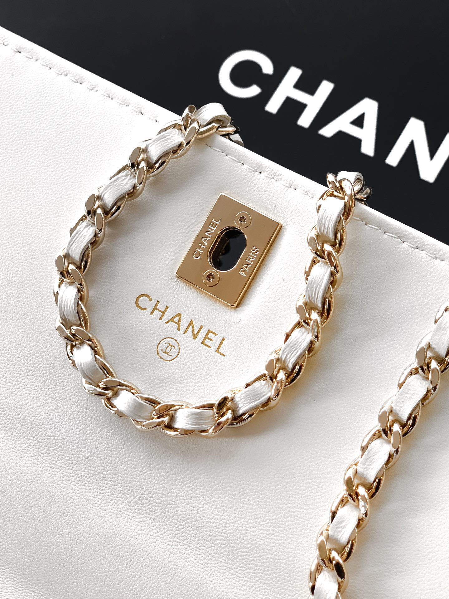 Chanel Basic Bag M-l