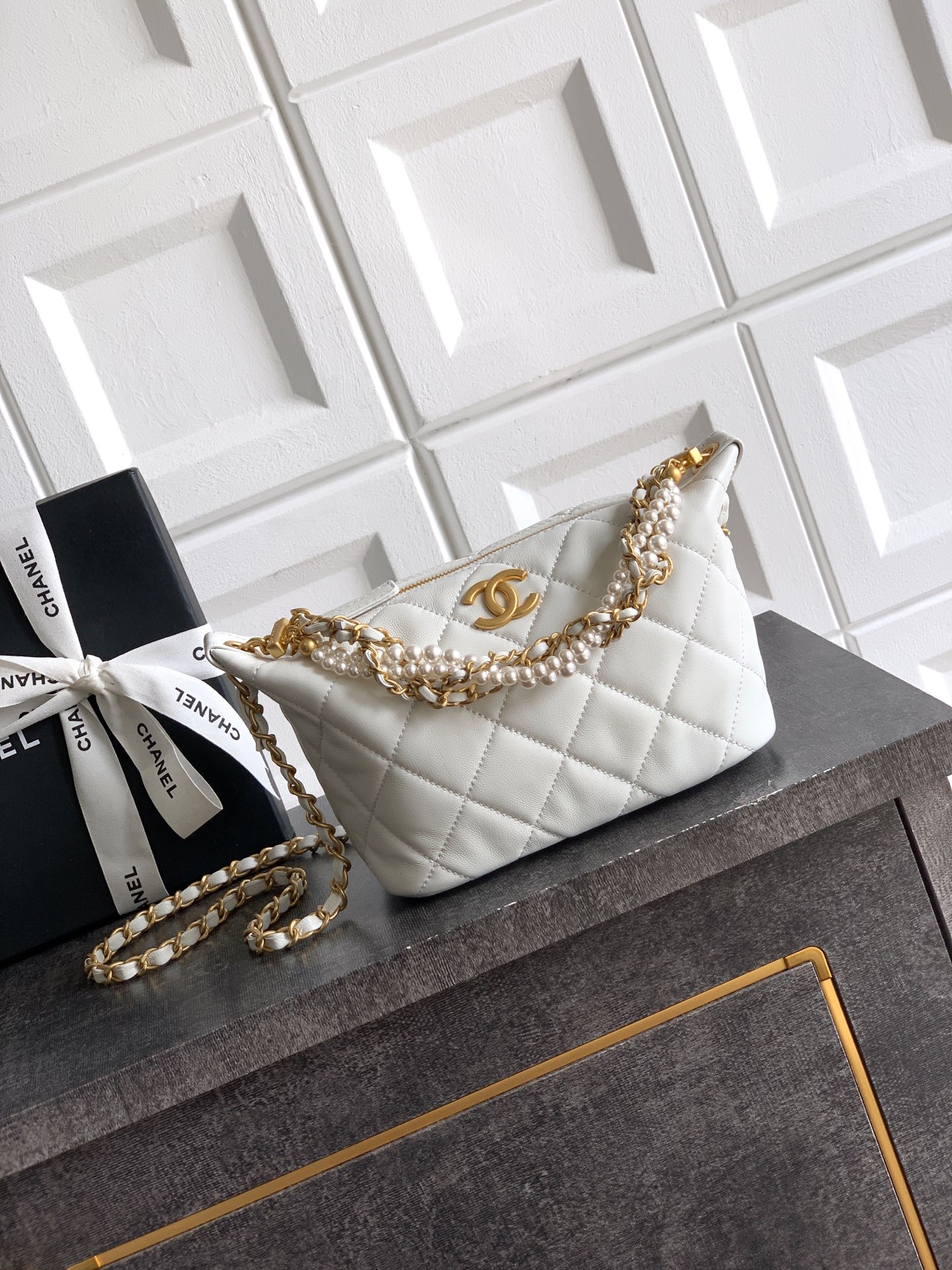 Chanel Basic Bag Sheepskin White L