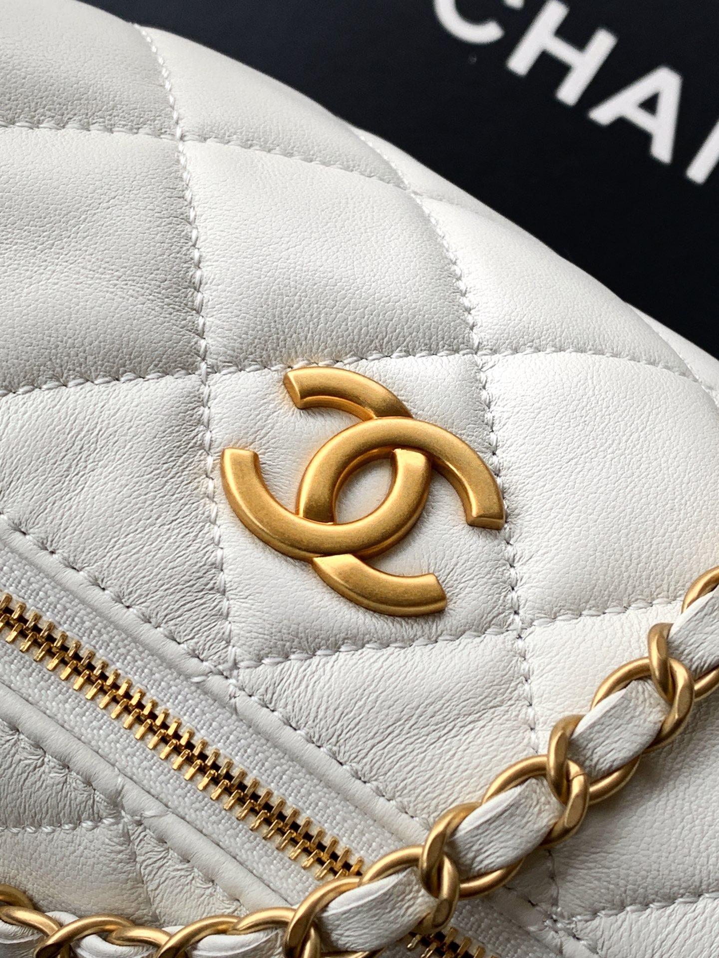 Chanel Basic Bag Sheepskin White L