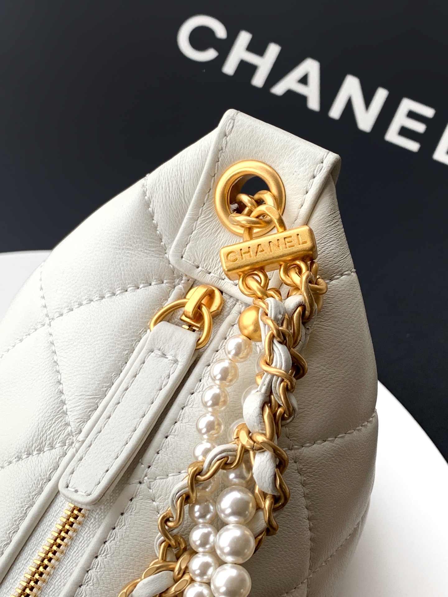 Chanel Basic Bag Sheepskin White L