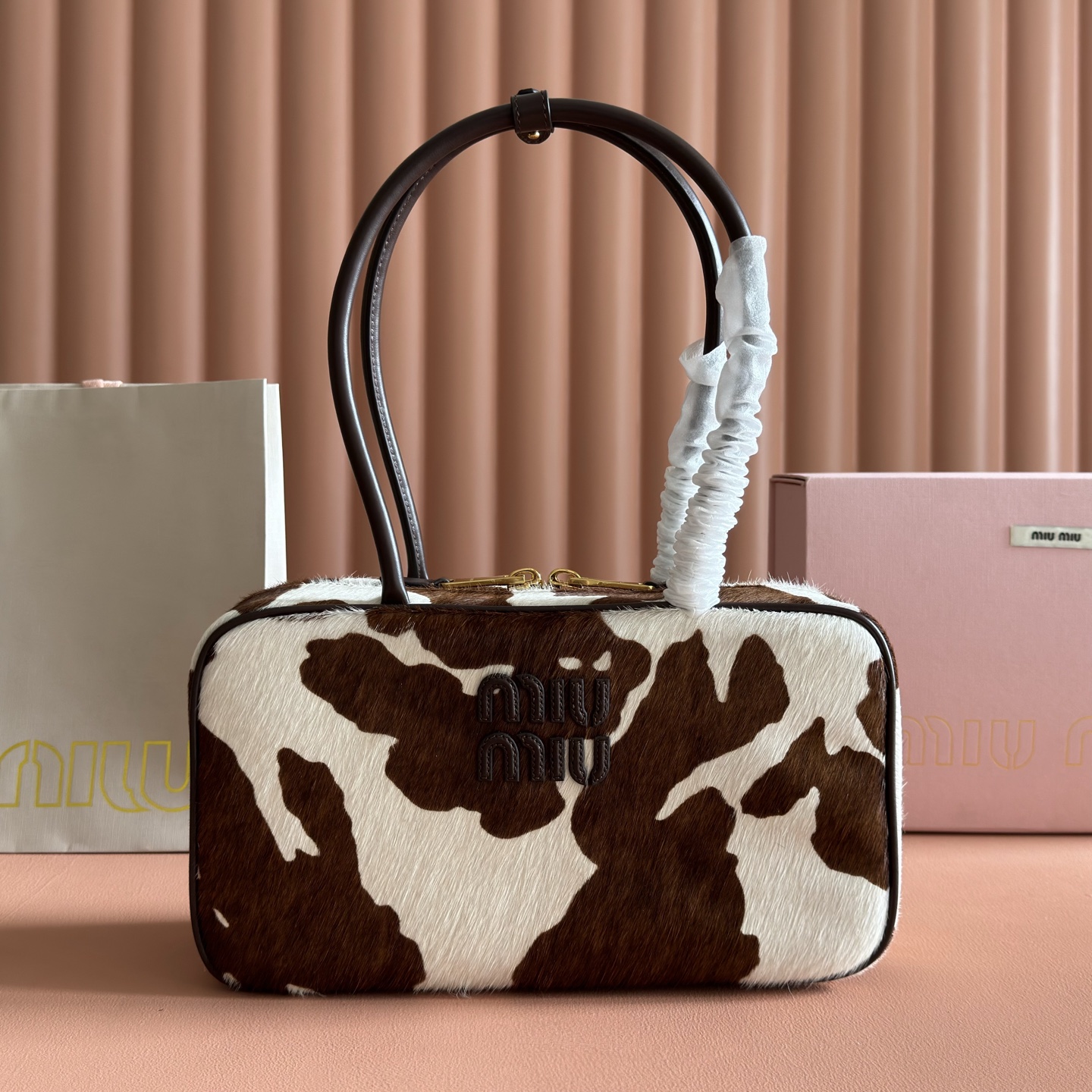 Miu Miu Basic Bag Cow Leather M
