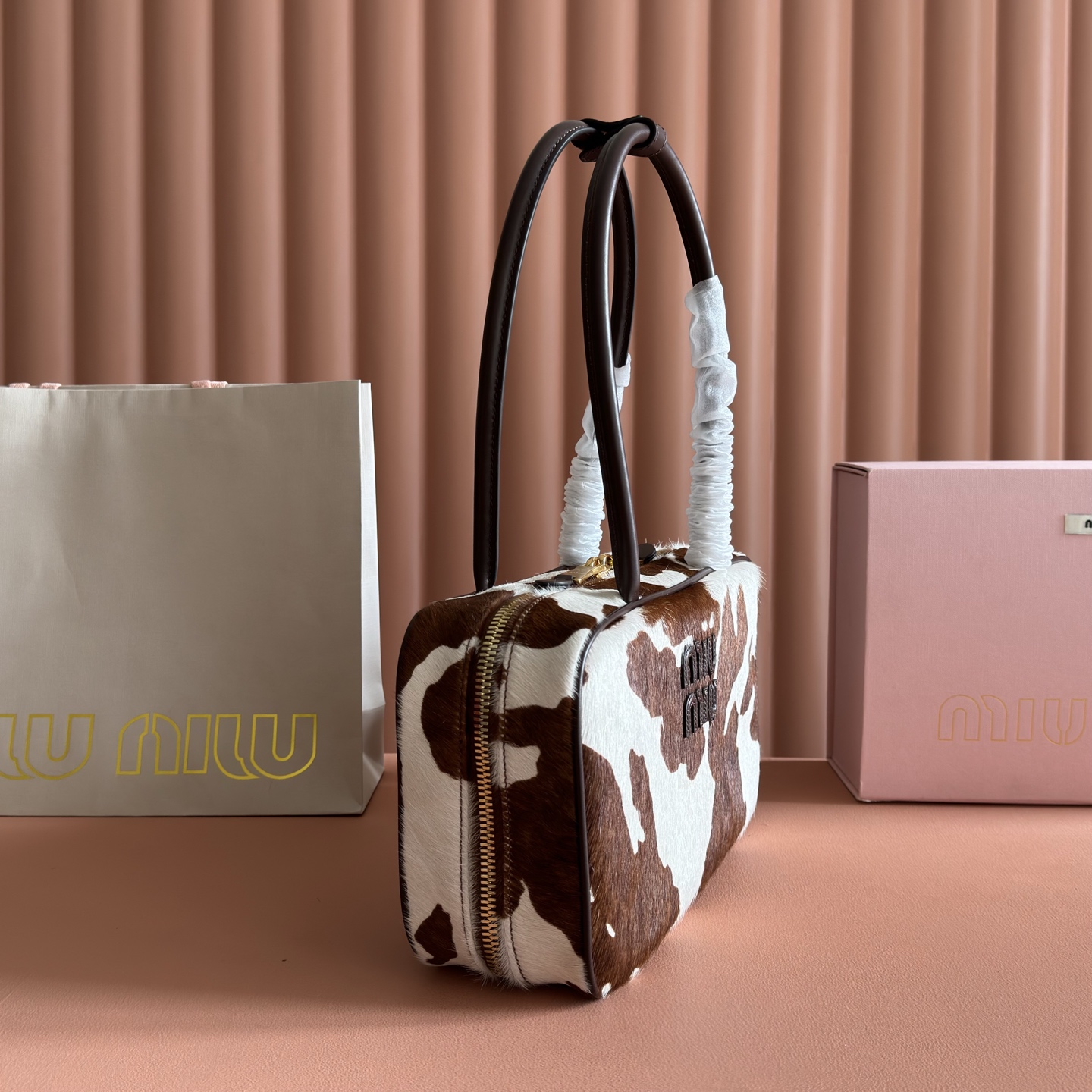 Miu Miu Basic Bag Cow Leather M