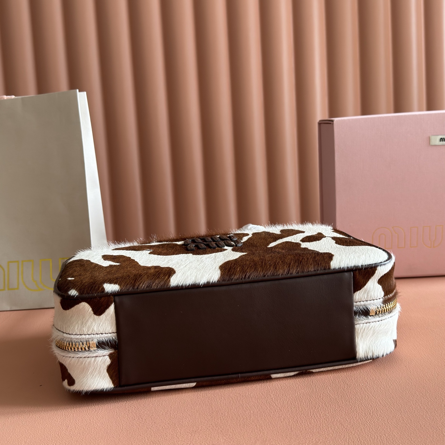 Miu Miu Basic Bag Cow Leather M