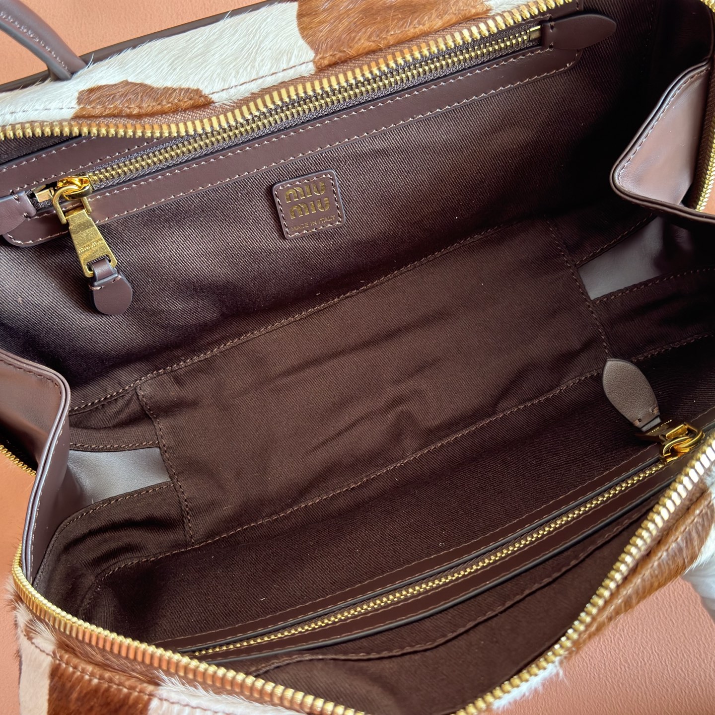 Miu Miu Basic Bag Cow Leather M