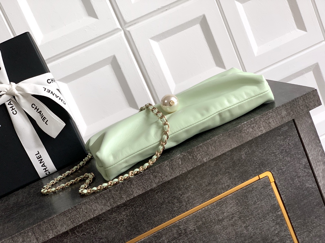 Chanel Tote Bag Gold M-l-s