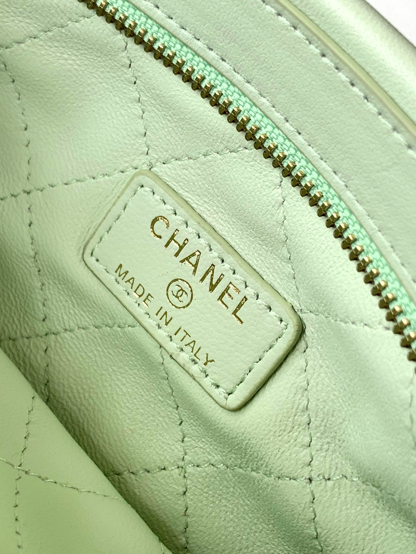 Chanel Tote Bag Gold M-l-s