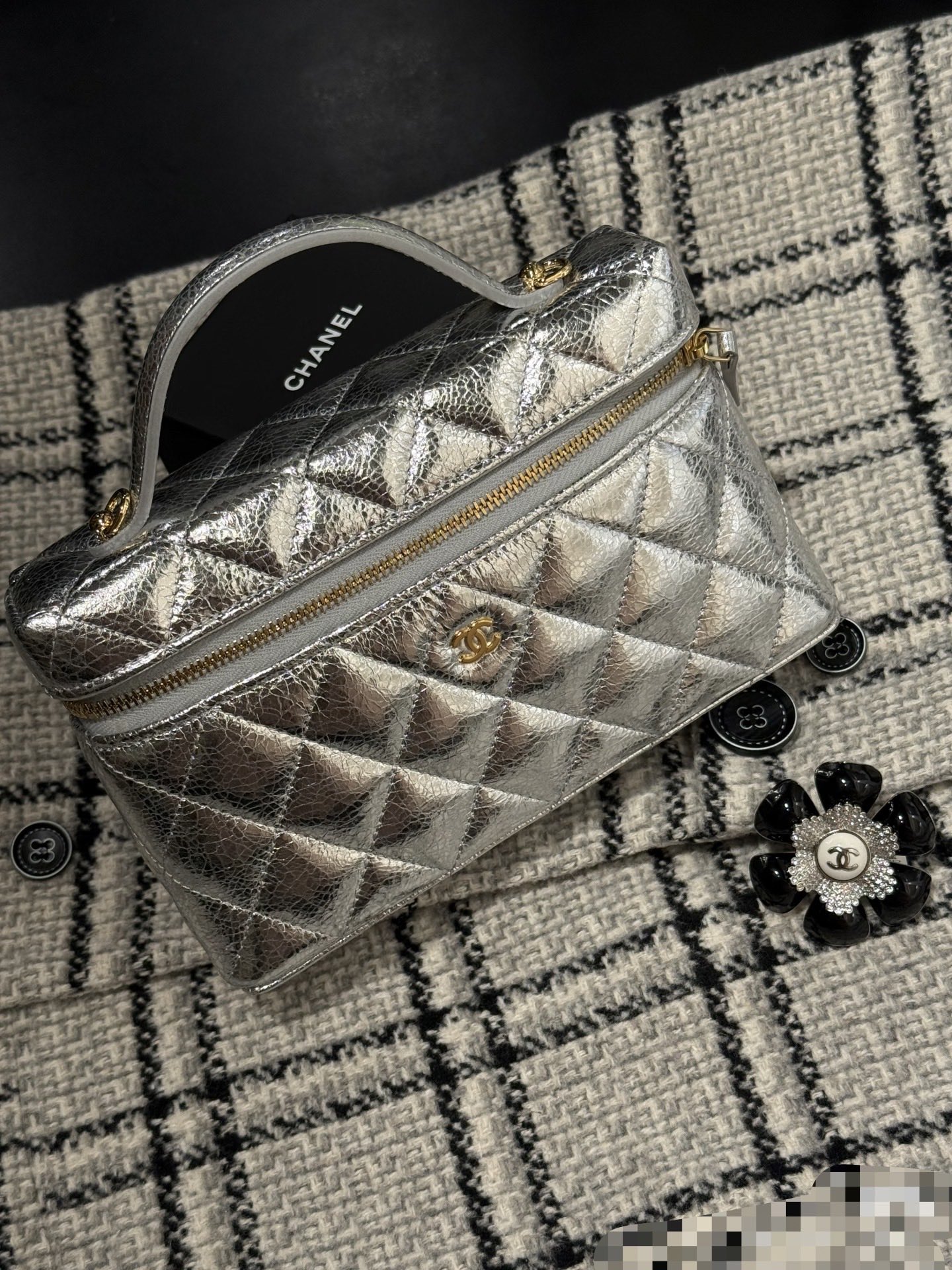 Chanel Basic Bag Black M-l