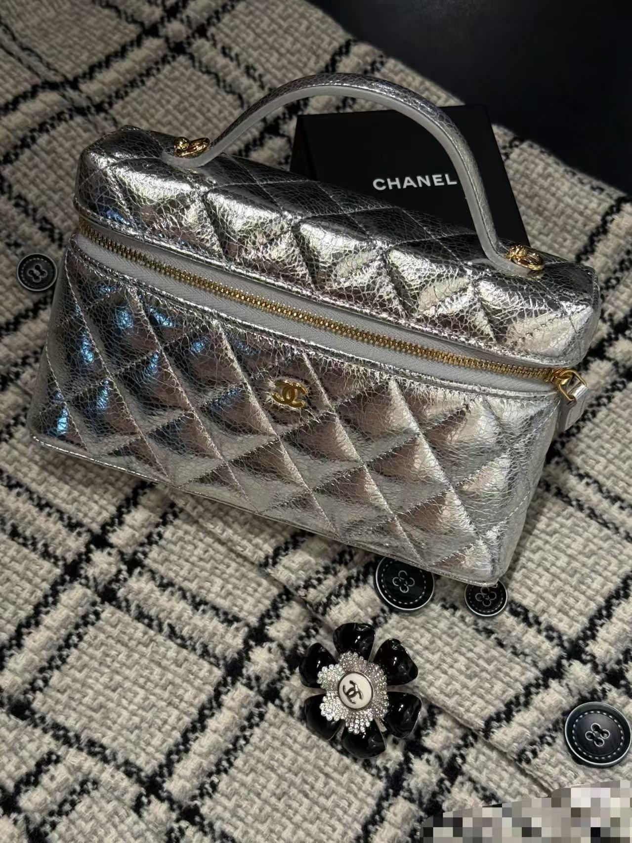 Chanel Basic Bag Black M-l