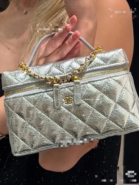 Chanel Basic Bag Black M-l