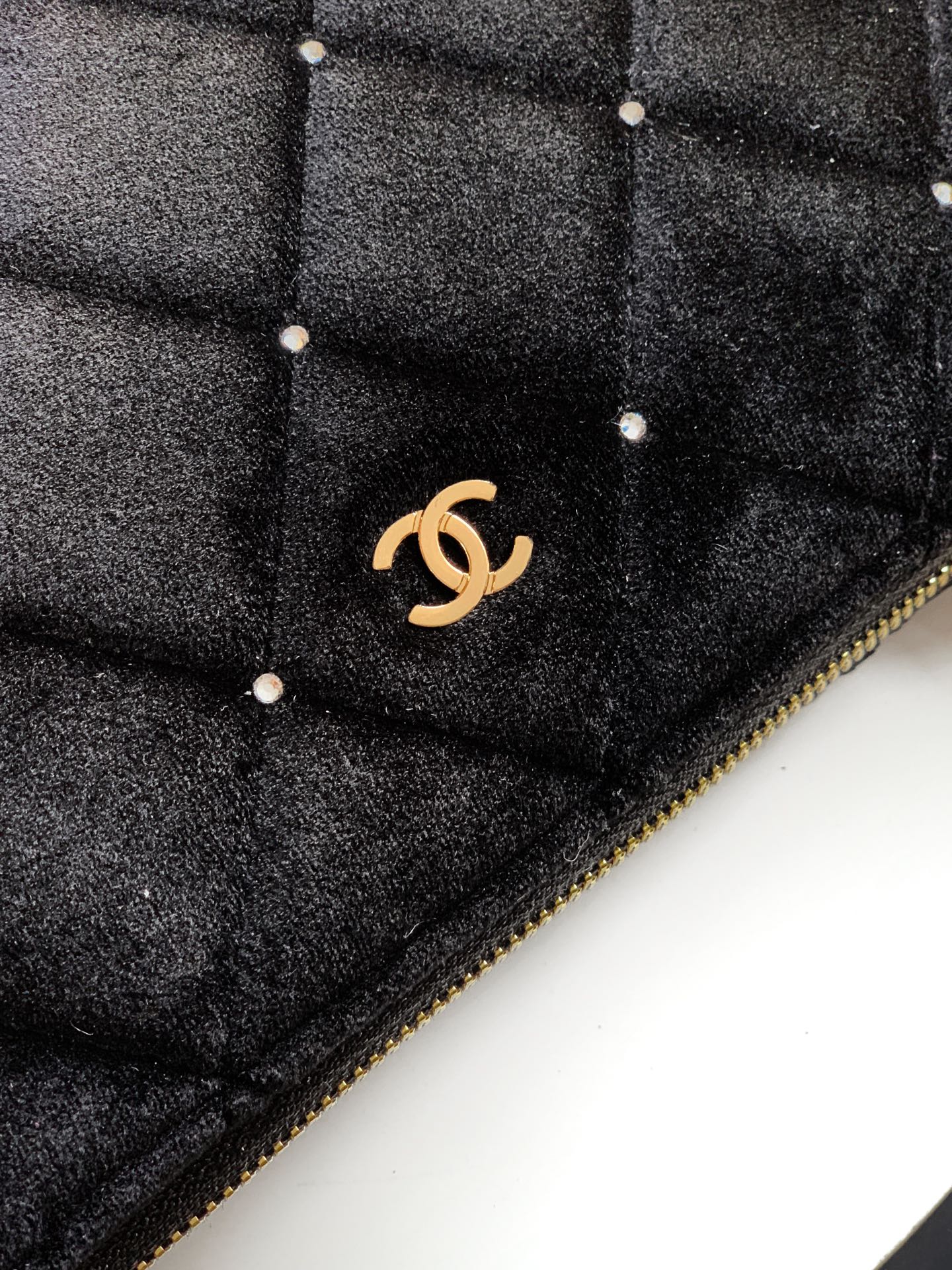 Chanel Basic Bag Black M-l-s