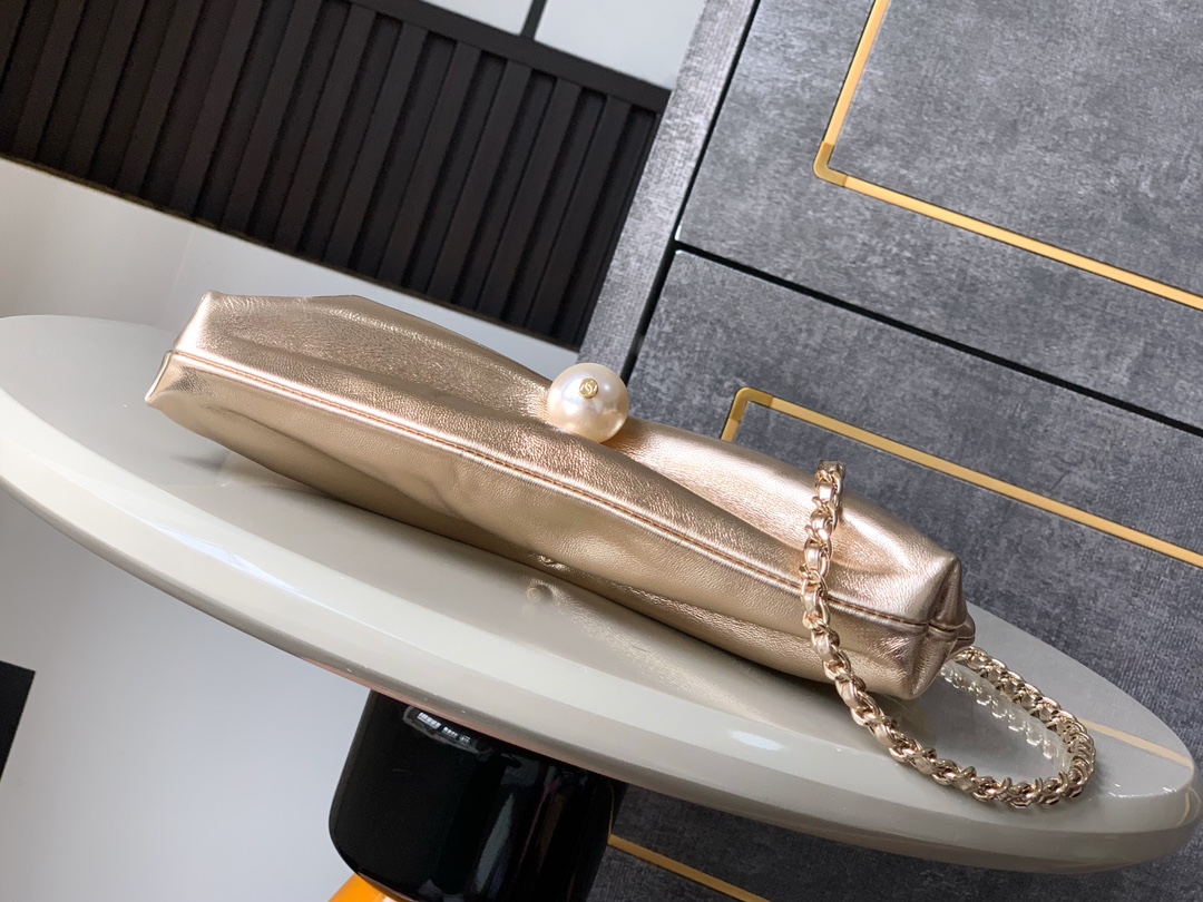 Chanel Tote Bag Gold M-l-s