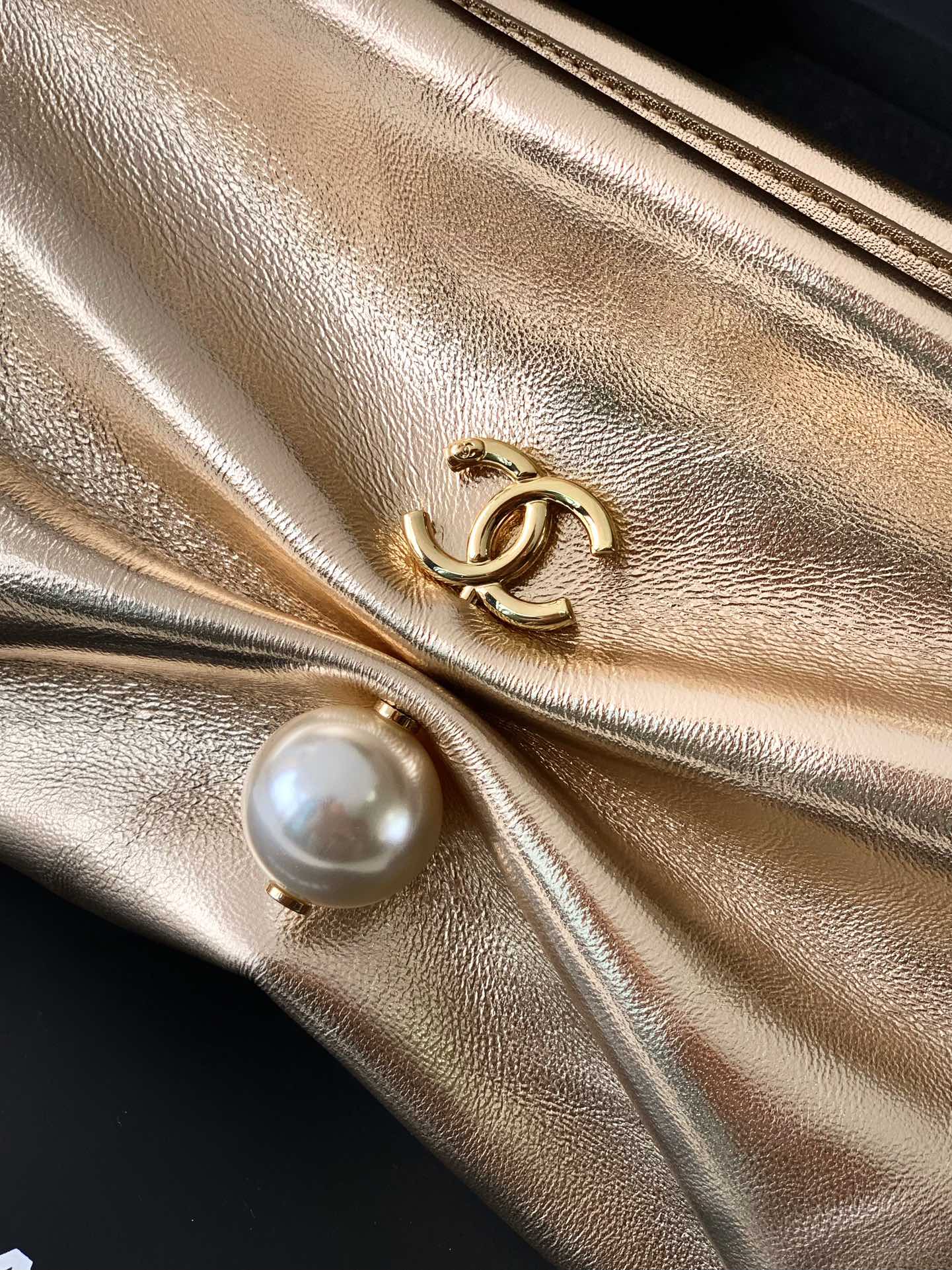 Chanel Tote Bag Gold M-l-s